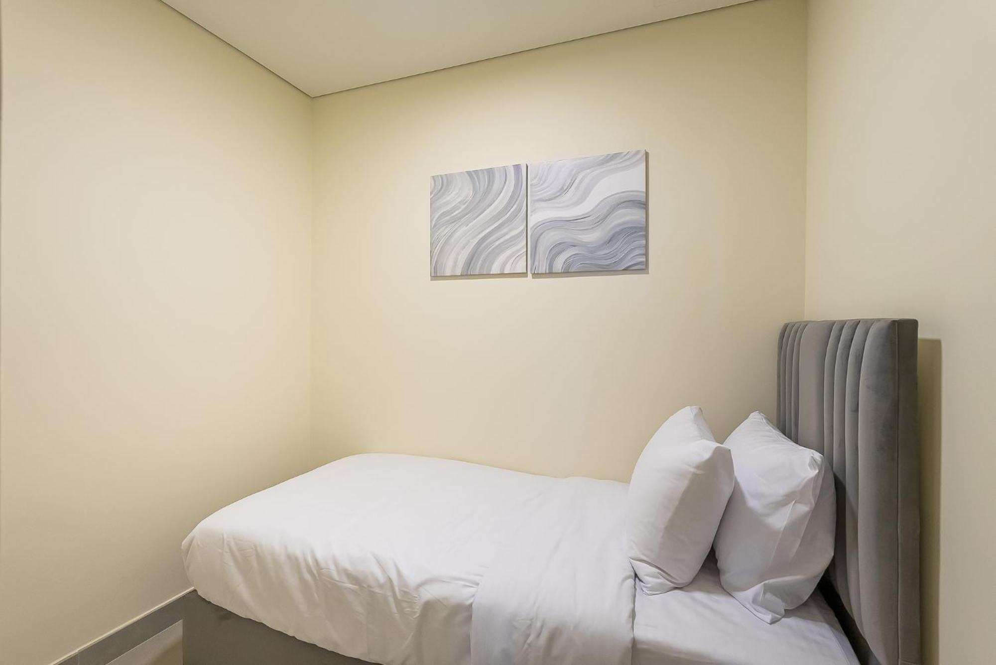 Apartment Spacious With Maid In Marina I Marina Arcade *