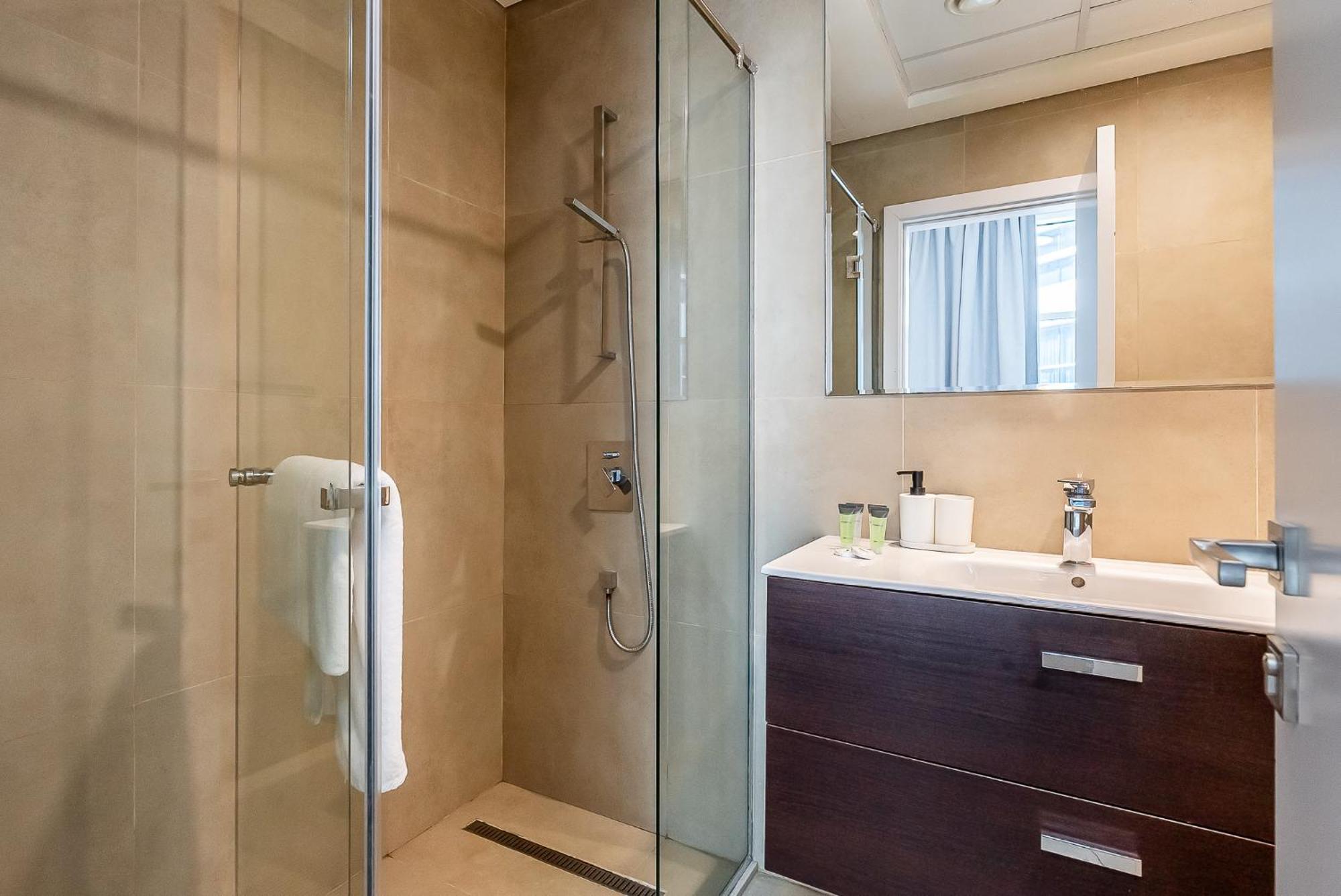 Spacious With Maid In Marina I Marina Arcade * Dubai