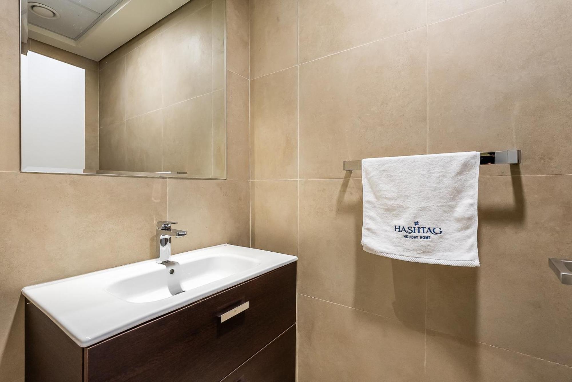 Spacious With Maid In Marina I Marina Arcade Dubai