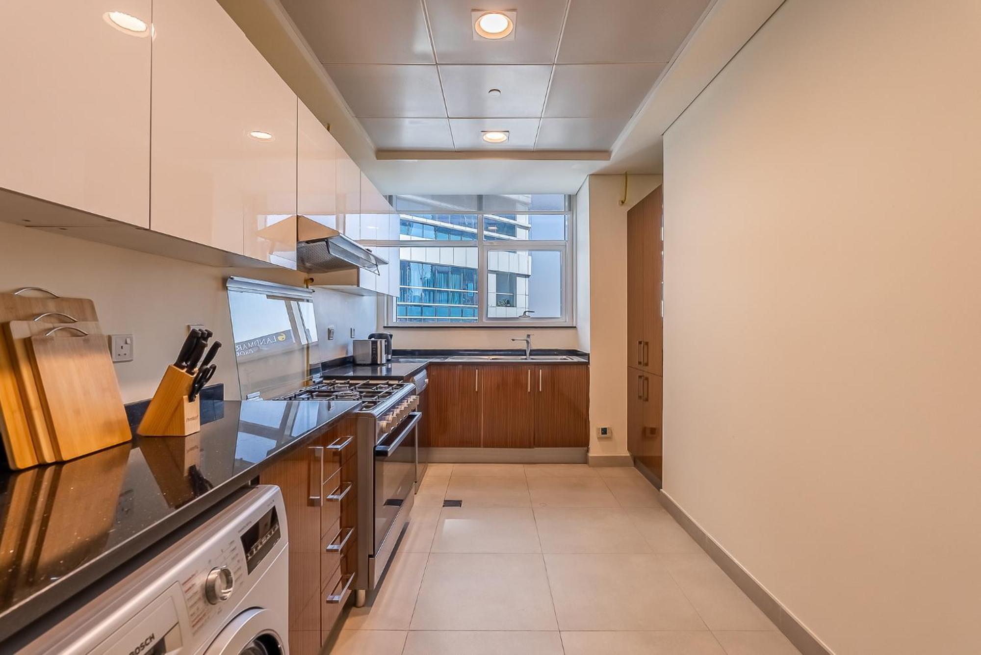Spacious With Maid In Marina I Marina Arcade Apartment *