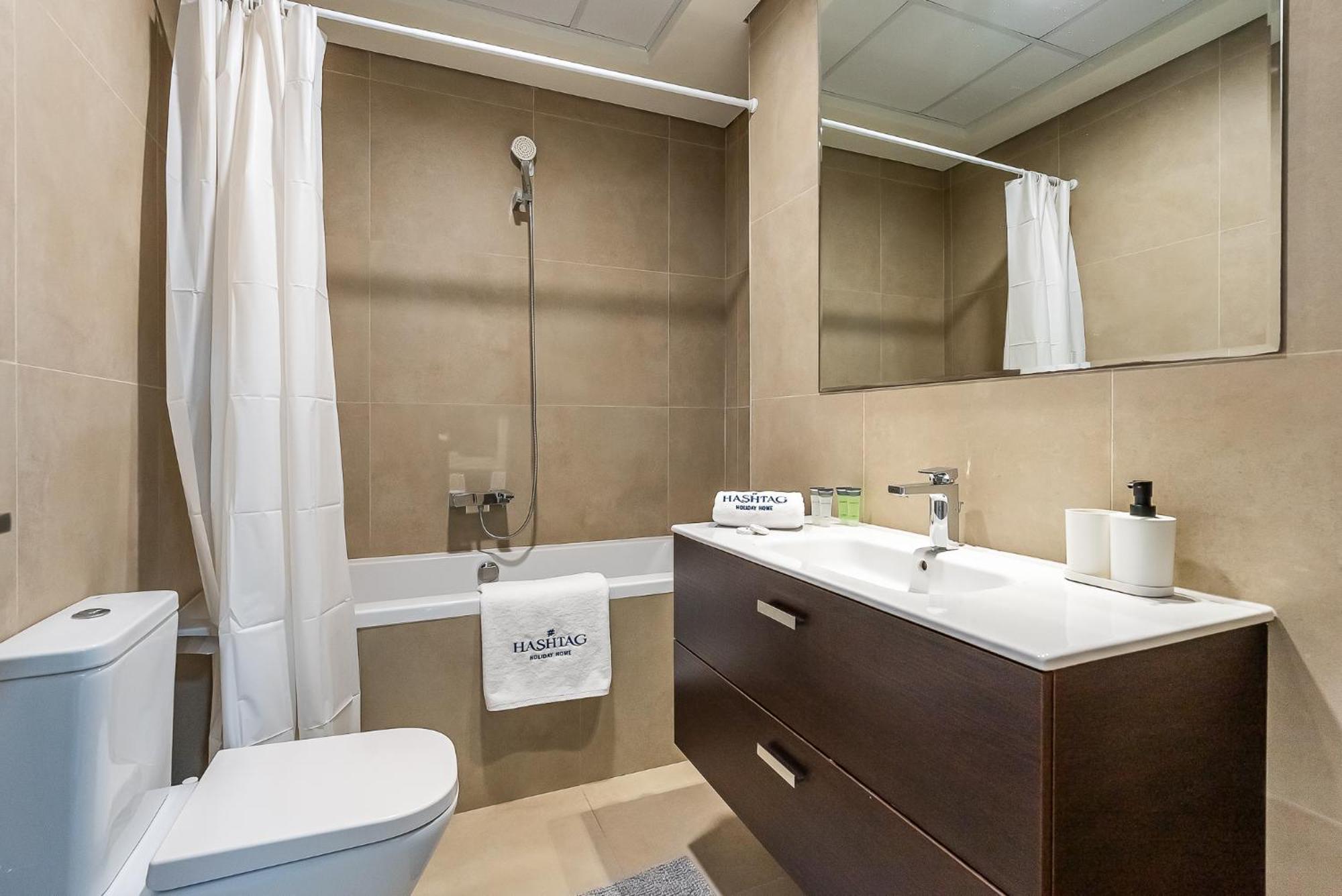 Spacious With Maid In Marina I Marina Arcade * Dubai