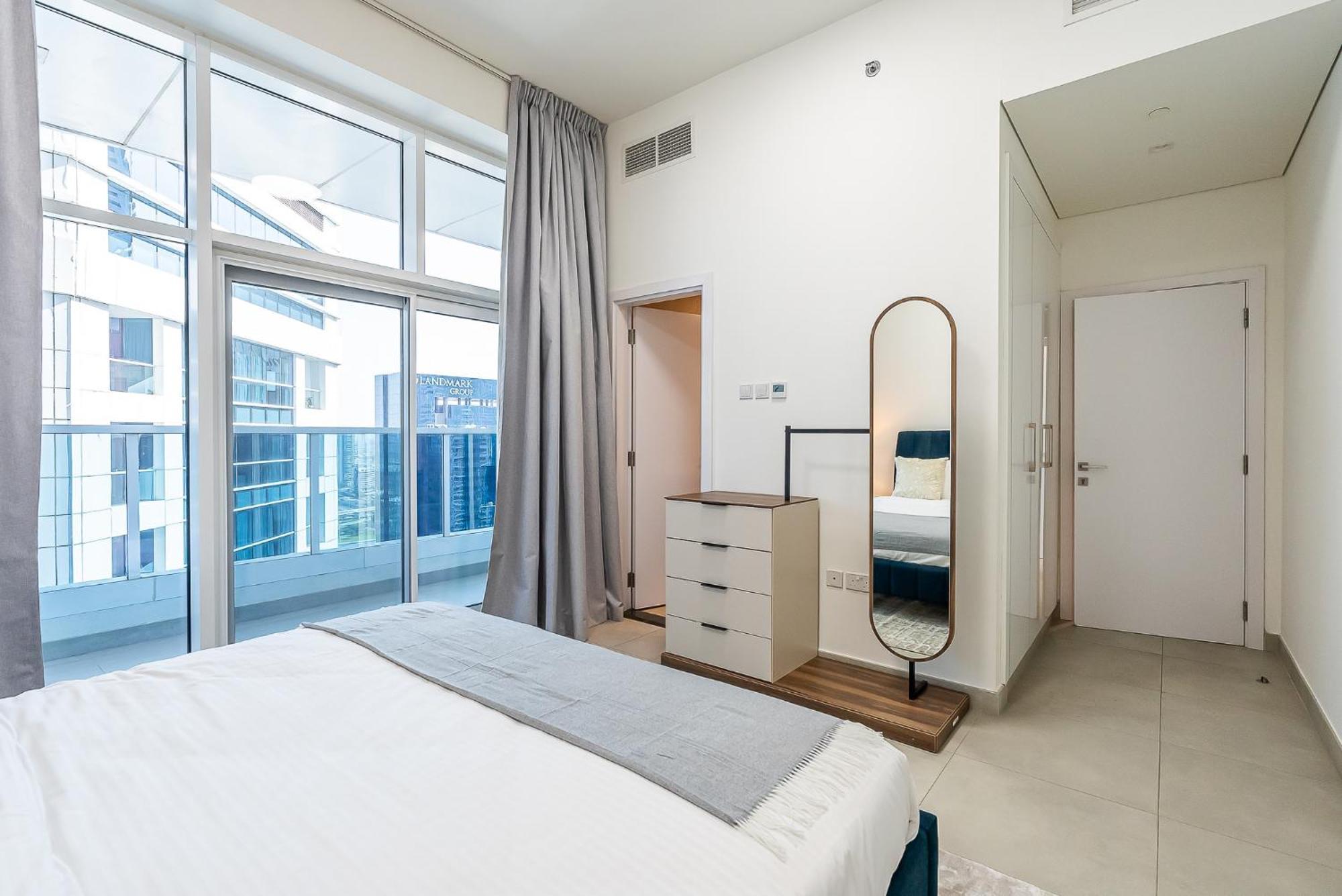 Spacious With Maid In Marina I Marina Arcade Apartment