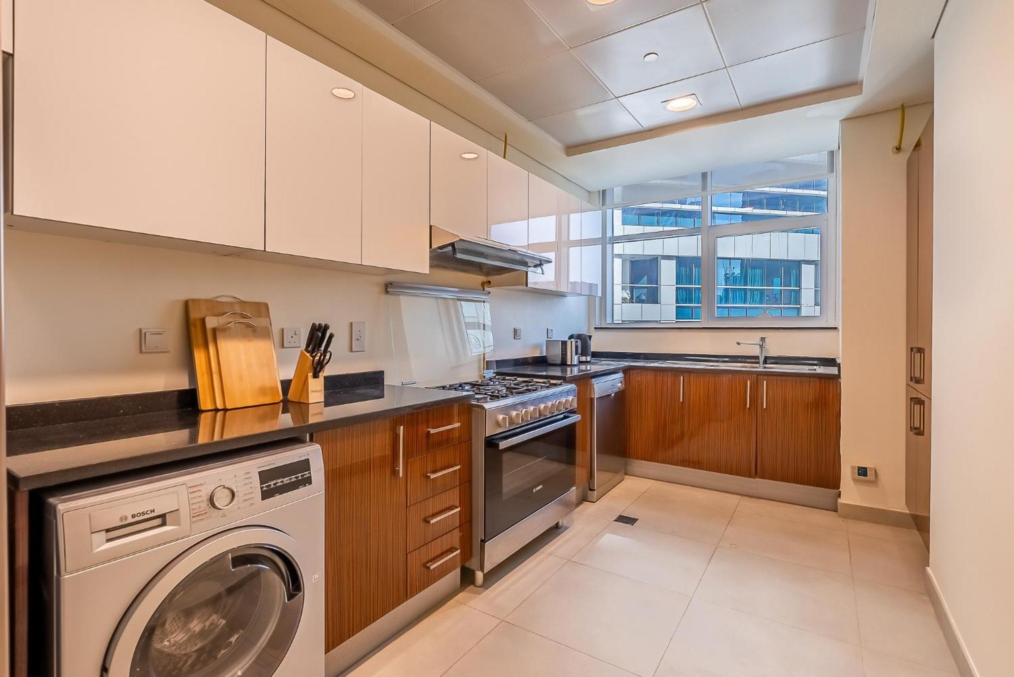 Spacious With Maid In Marina I Marina Arcade Apartment *