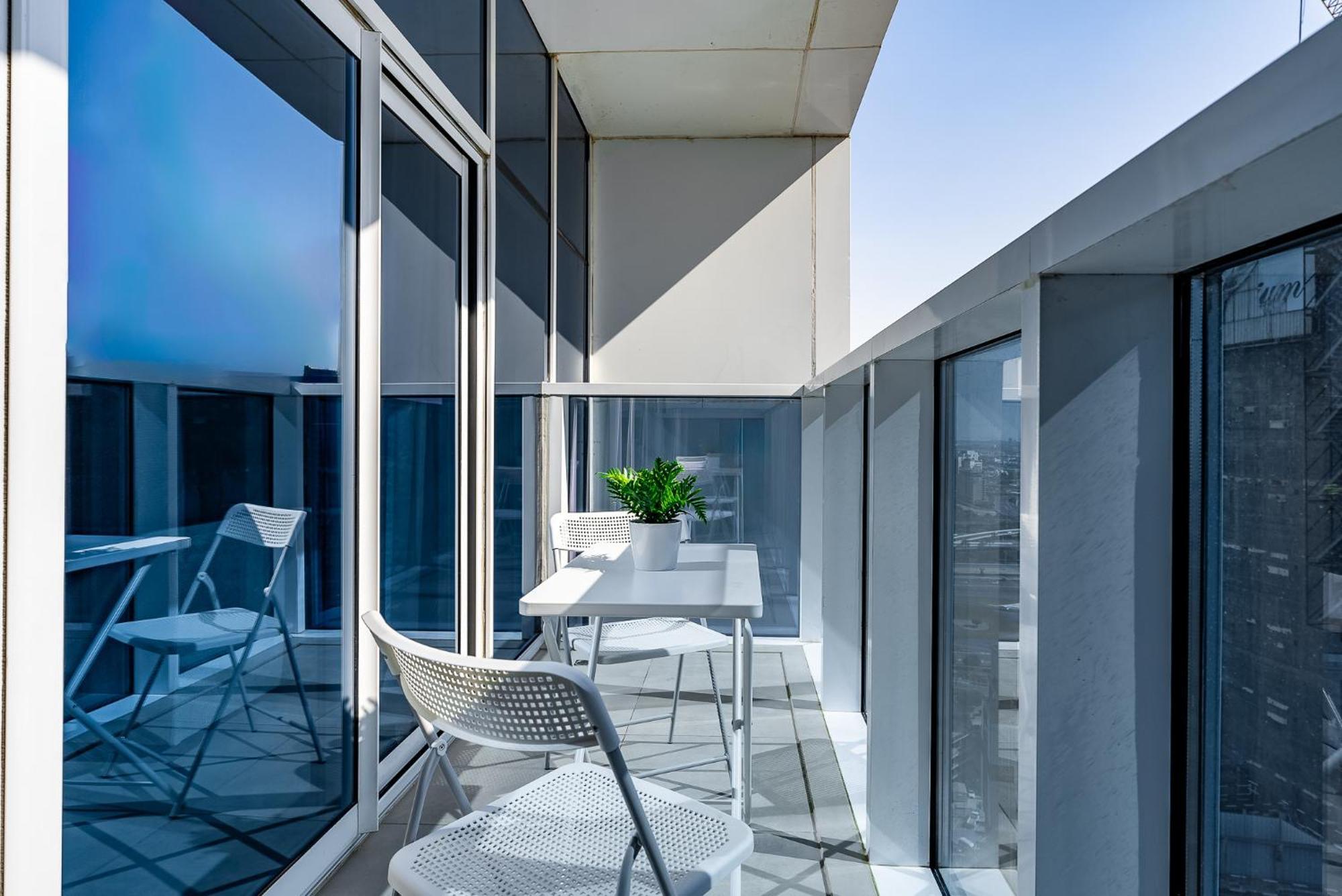 Spacious With Maid In Marina I Marina Arcade Apartment Dubai
