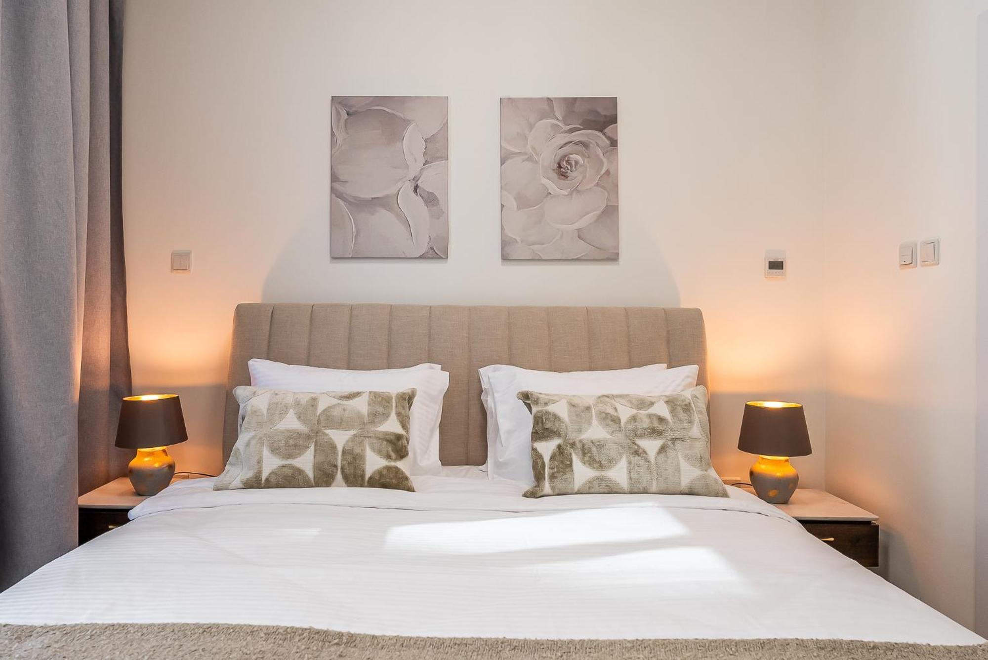 Apartment Spacious With Maid In Marina I Marina Arcade