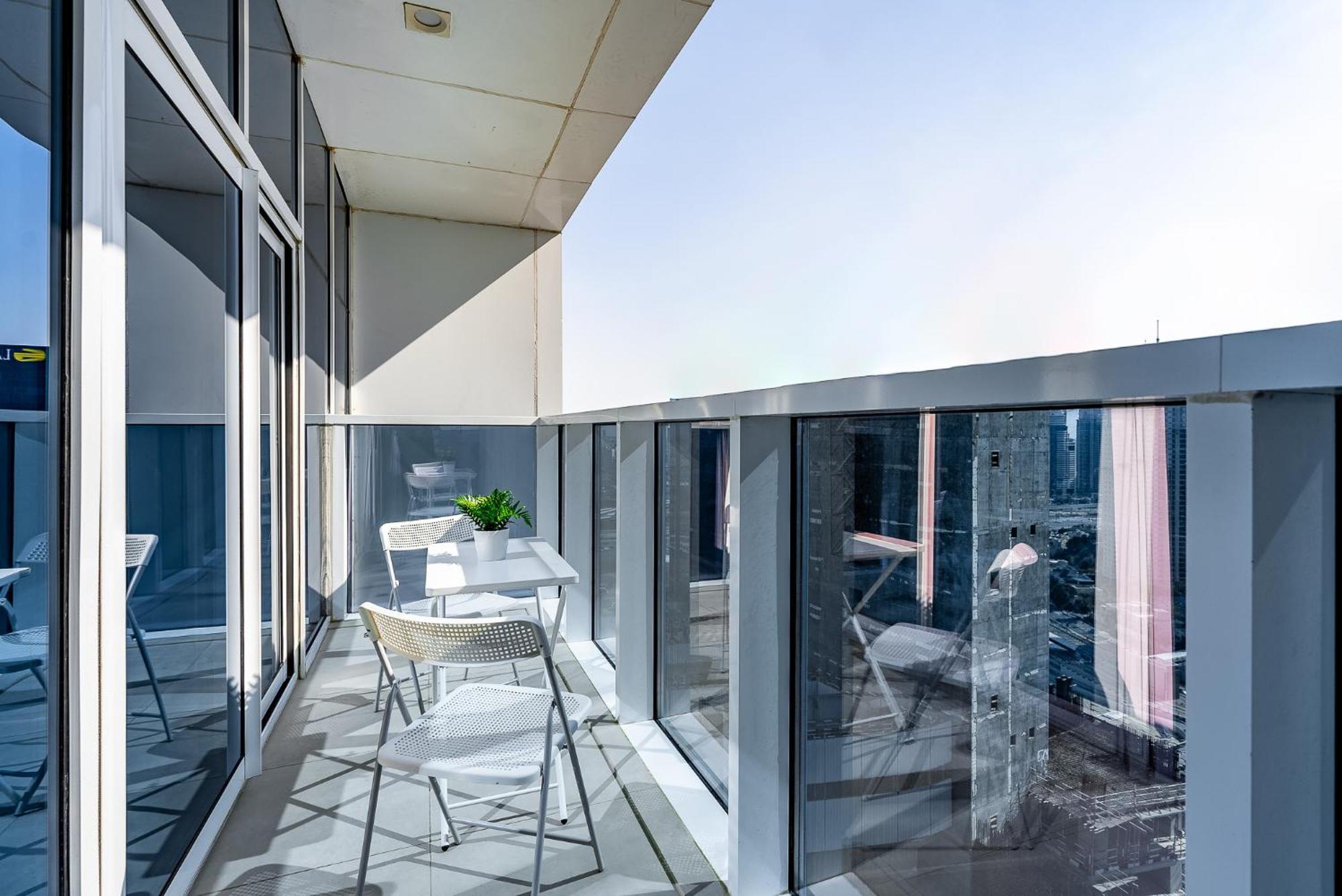 Spacious With Maid In Marina I Marina Arcade Apartment