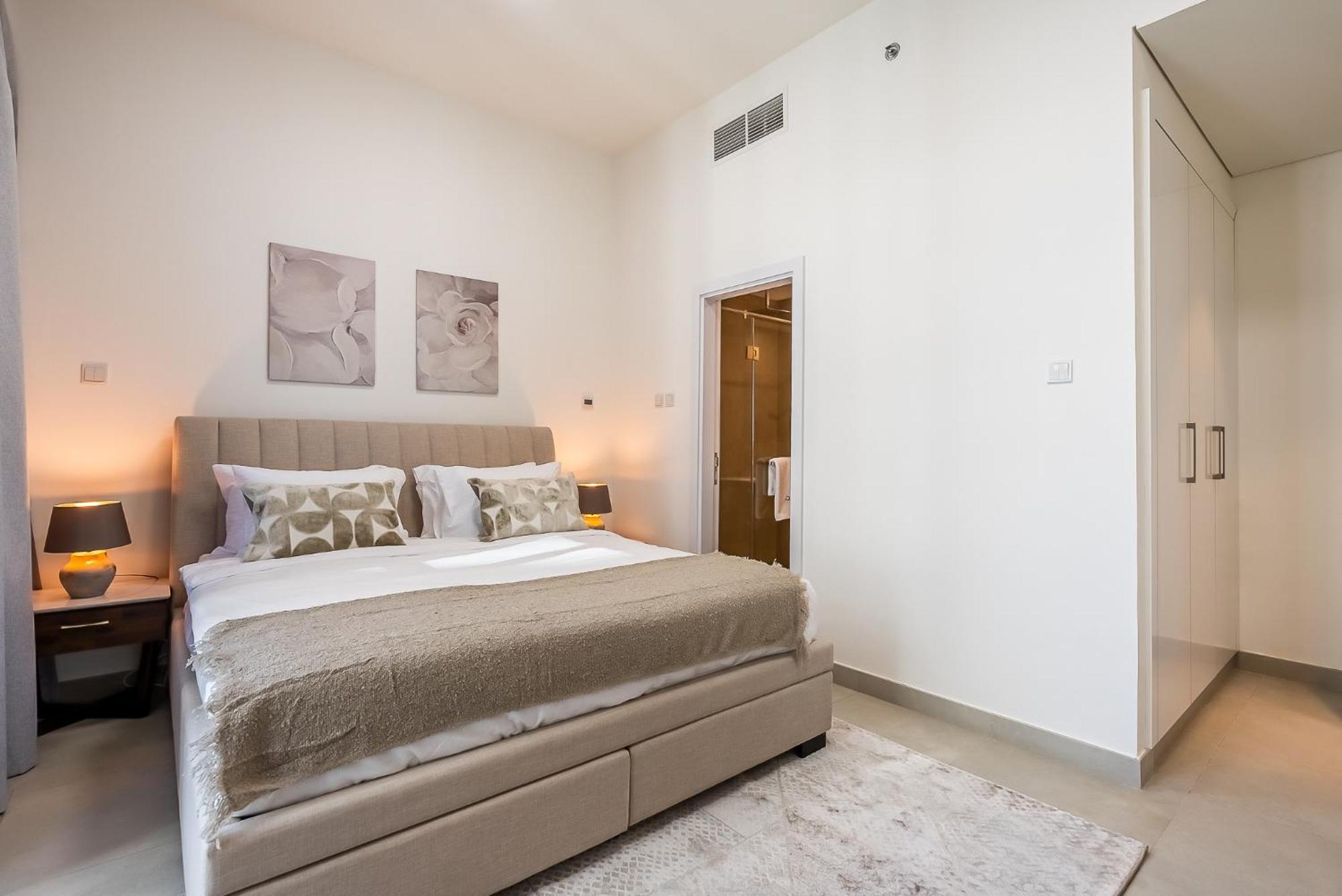 Apartment Spacious With Maid In Marina I Marina Arcade