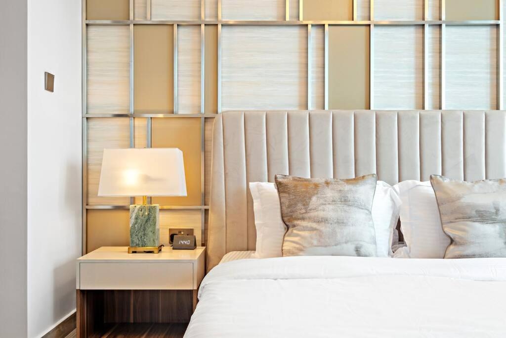 First Class 3br Wtih Full Burj Khalifa & Fountain View Dubai