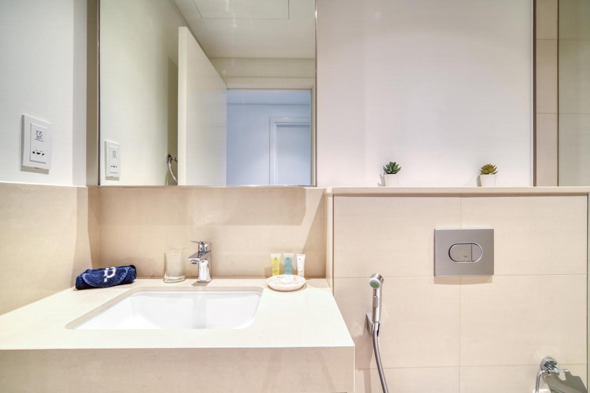 Downtown - 2br With Burj Khalifa View *