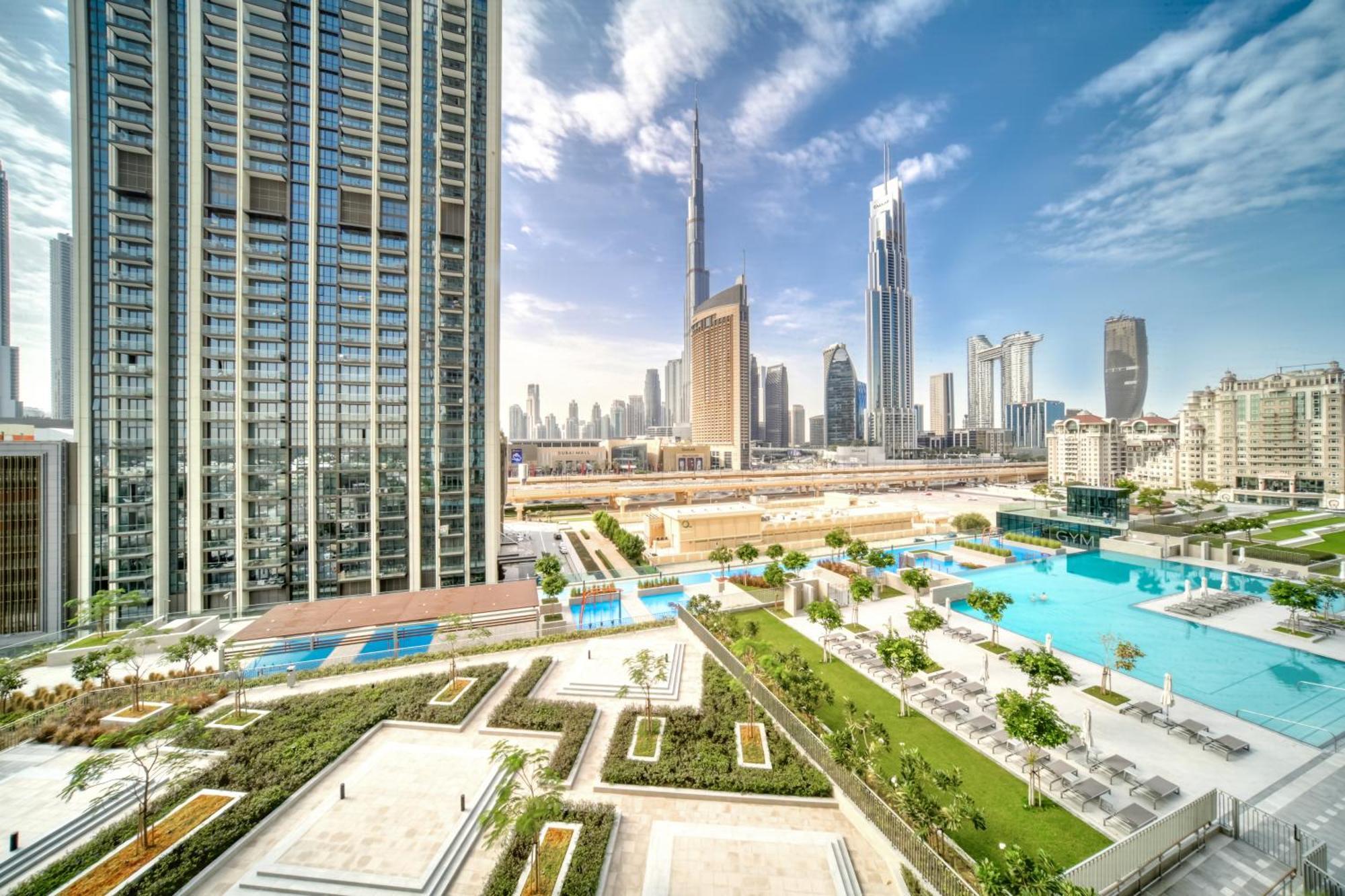 Downtown - 2br With Burj Khalifa View Apartment *