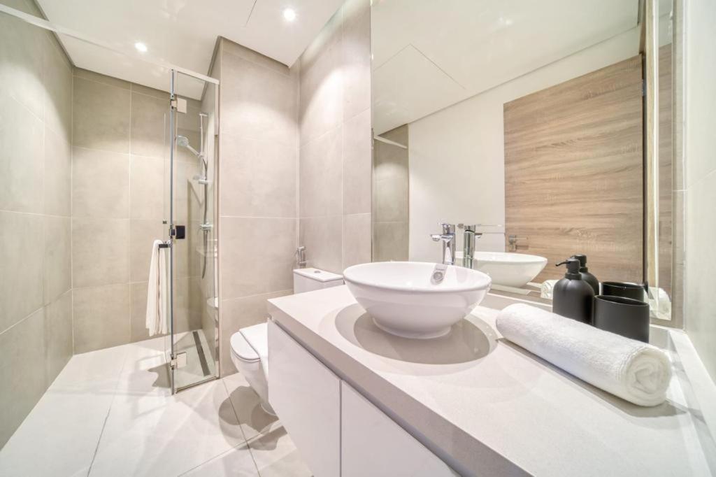 Bright With Mesmerizing Canal And View Apartment