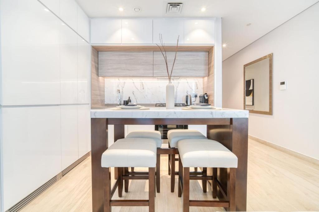 Apartment Bright With Mesmerizing Canal And View *