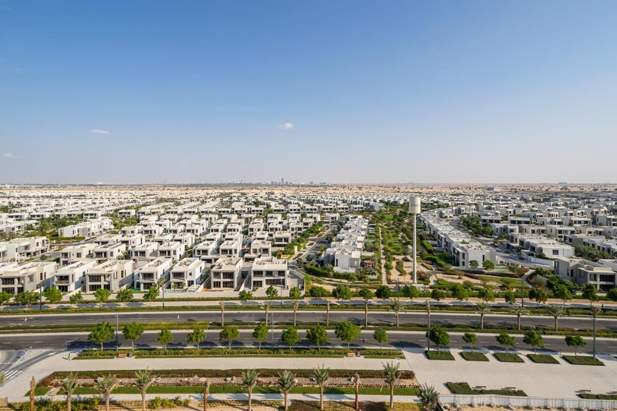 Frank Porter - Collective Tower 1 Apartment Dubai
