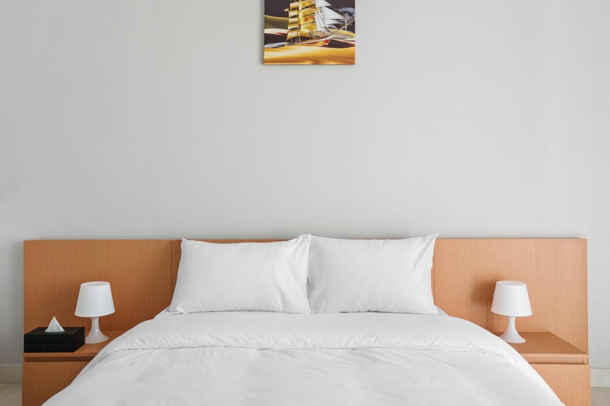 Cozy With Modern Amenities In Dubailand Apartment