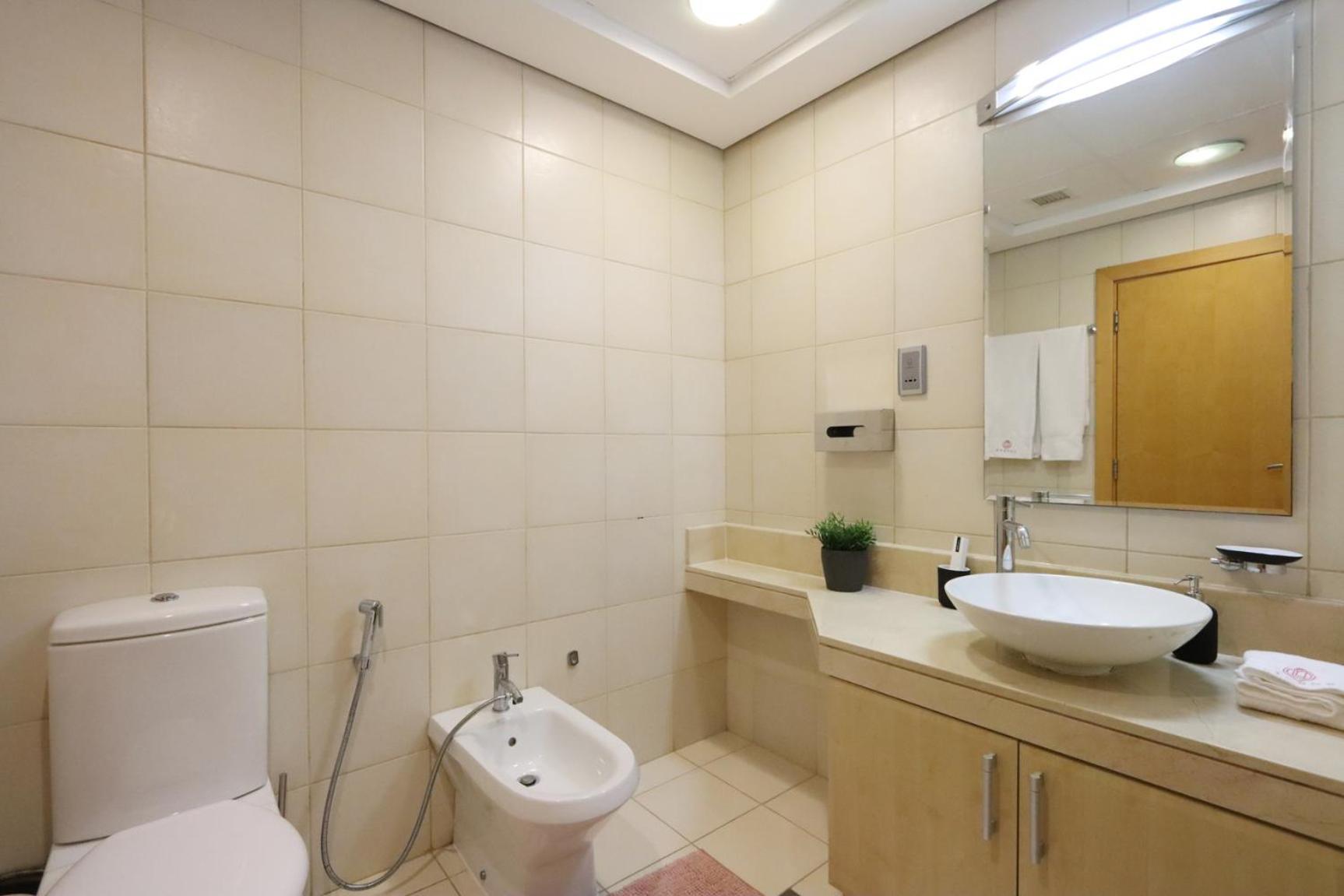 Spacious 1 Bedroom In Shoreline Near Palm Mall Dubai