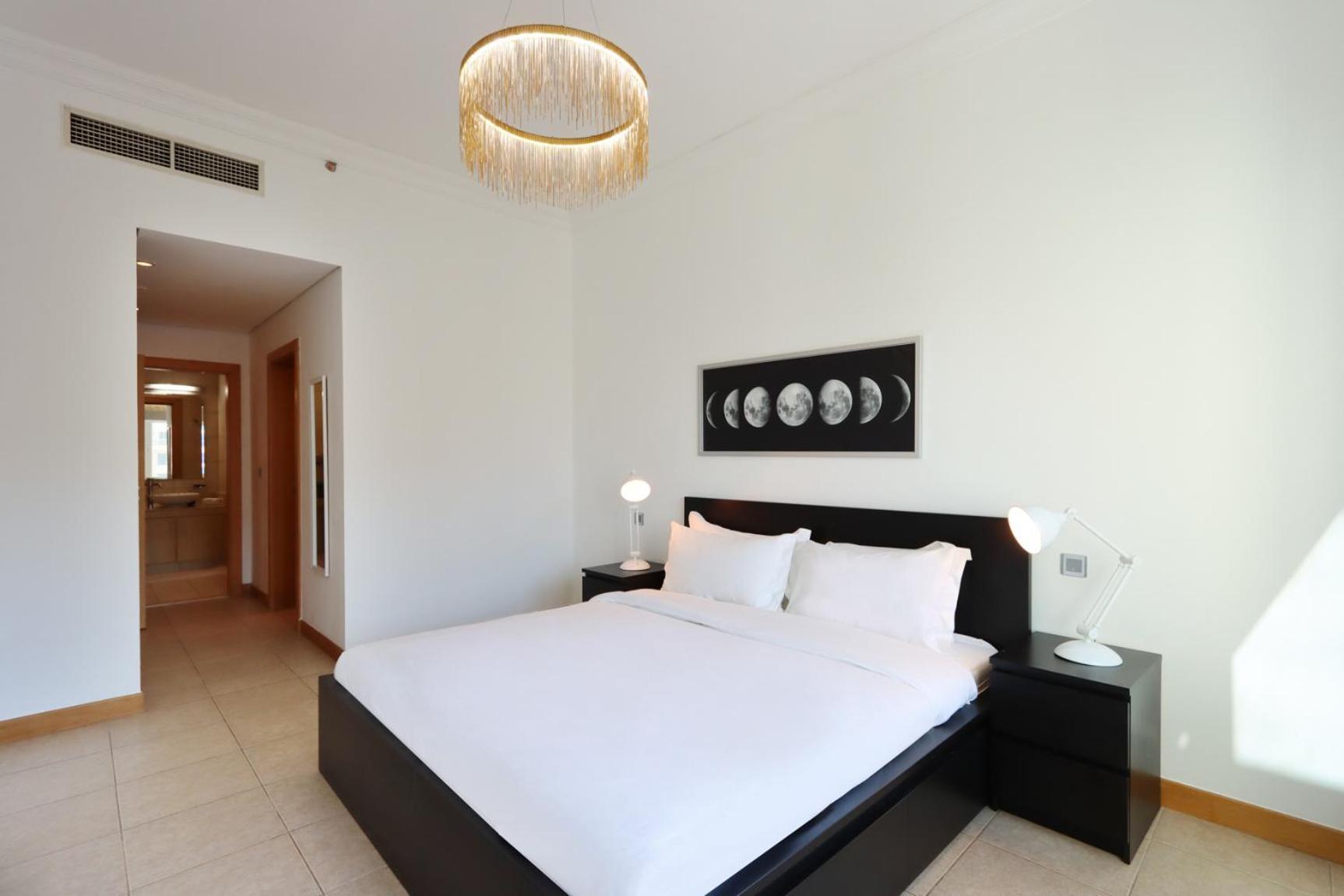 Spacious 1 Bedroom In Shoreline Near Palm Mall * Dubai