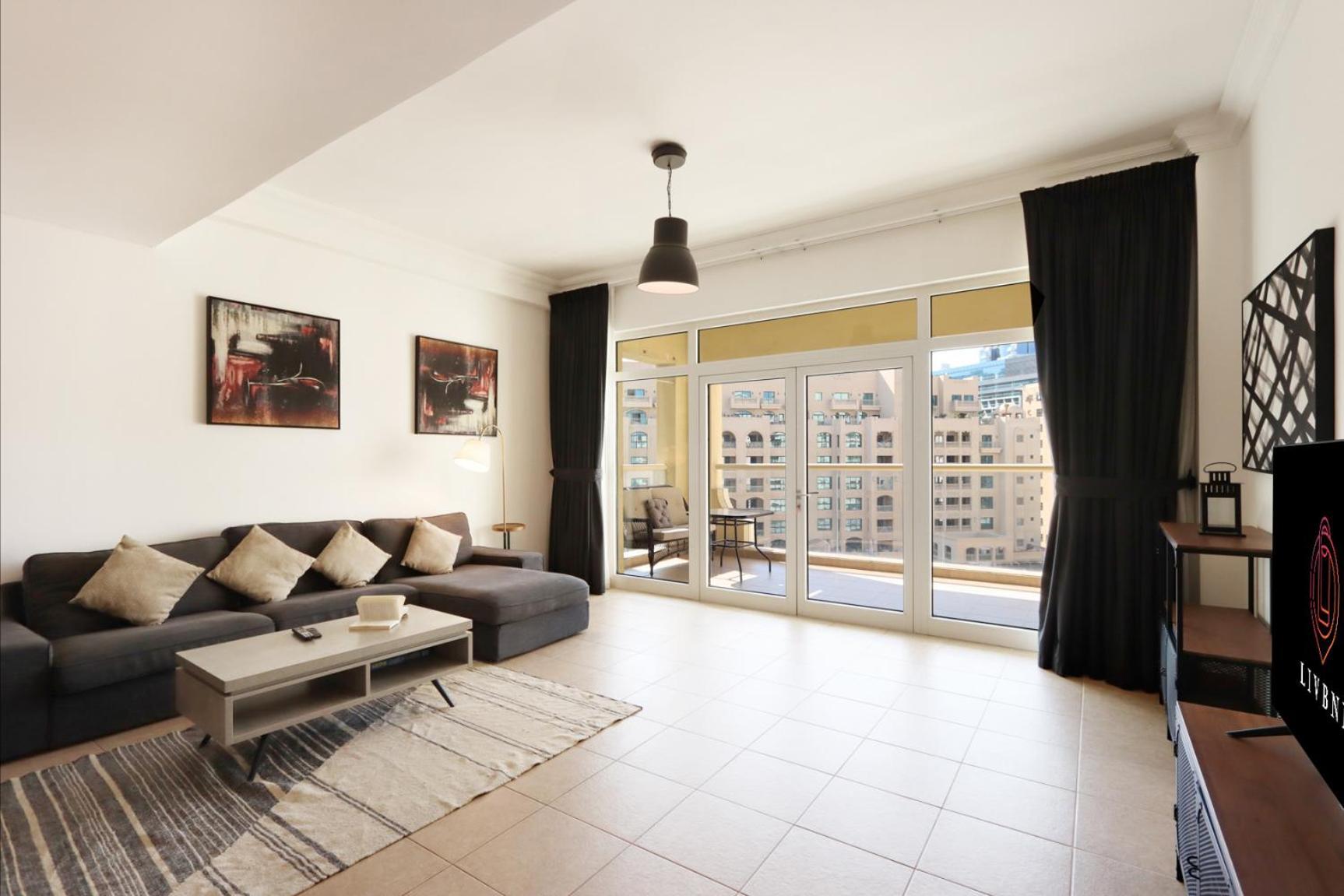 Spacious 1 Bedroom In Shoreline Near Palm Mall Apartment *