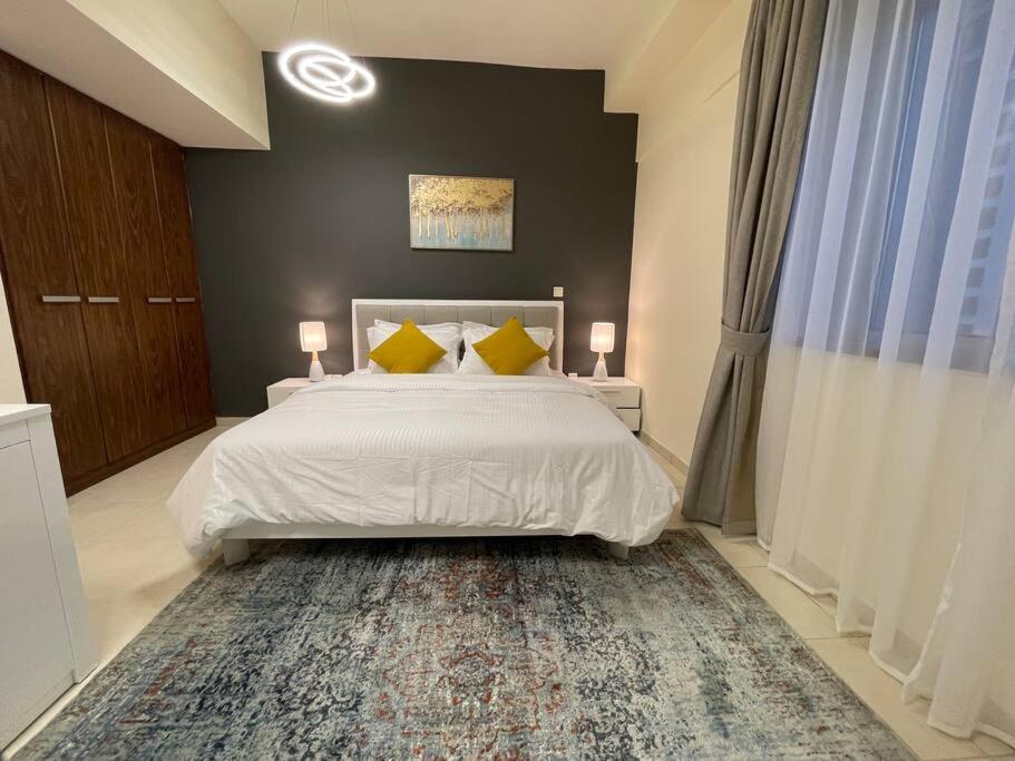 Apartment Cozy 3br With Maid's