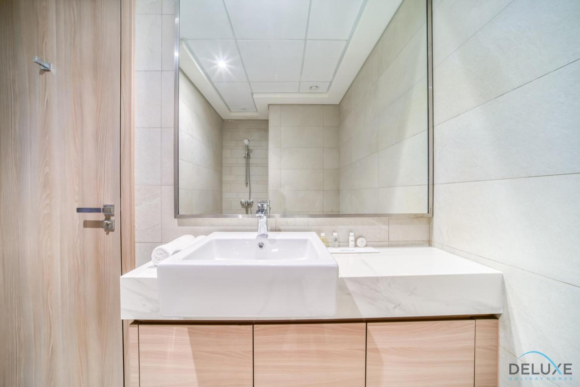 Apartment Ravishing 2br At Azizi Riviera 30, Al Merkadh By Deluxe Homes
