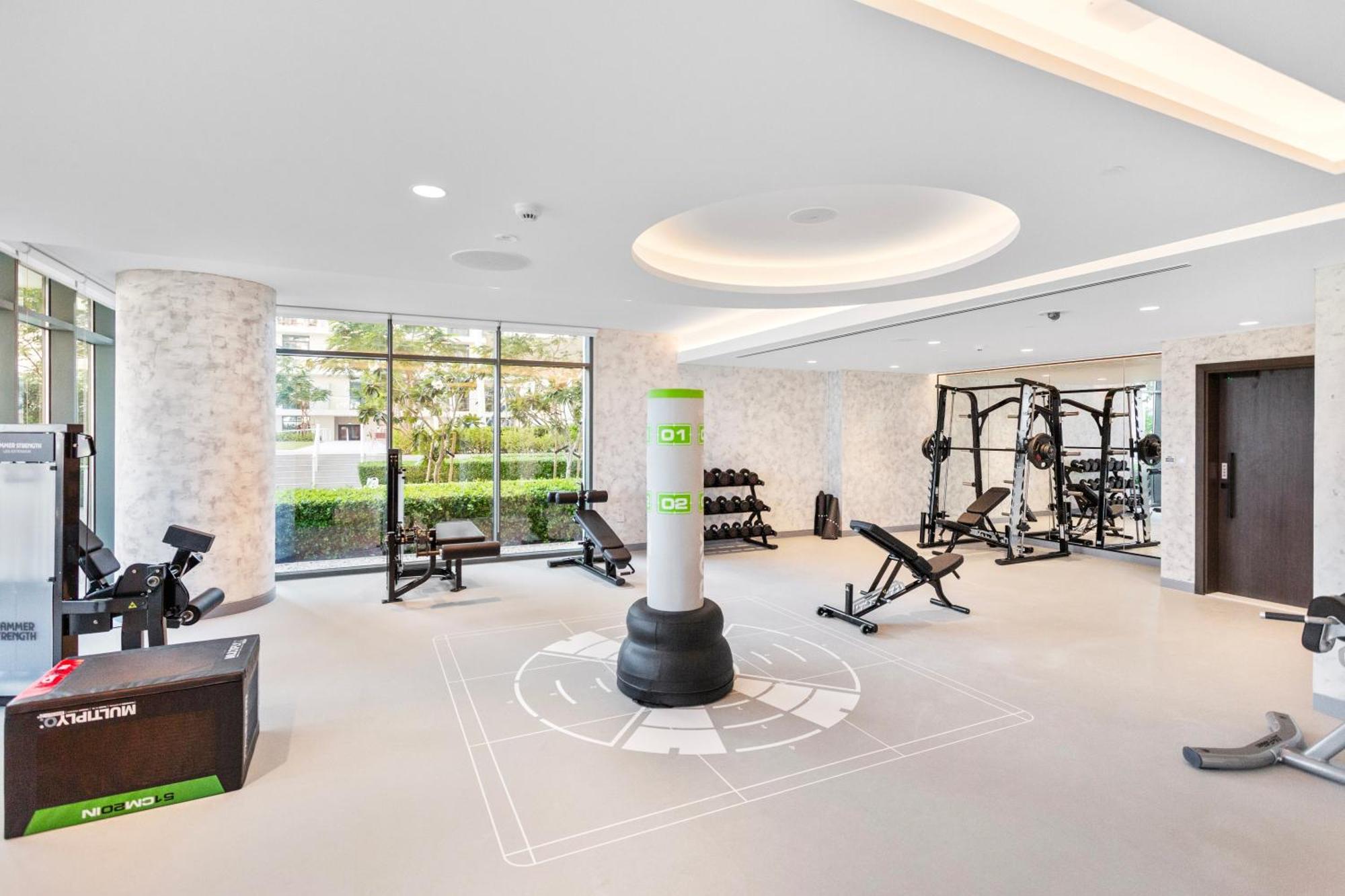 Luxurious Living In The Heart Of Emaar Beachfront Apartment