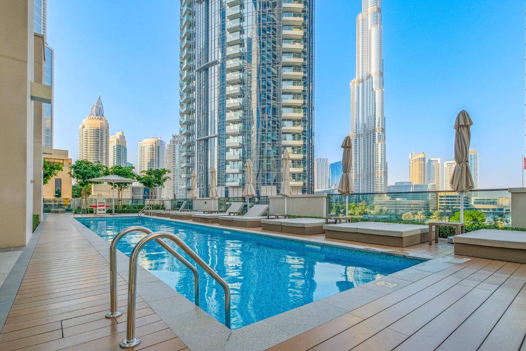 Chic Lux 2br I High Floor L By Burj Khalifa & Mall I Pool L Gym Apartment Dubai