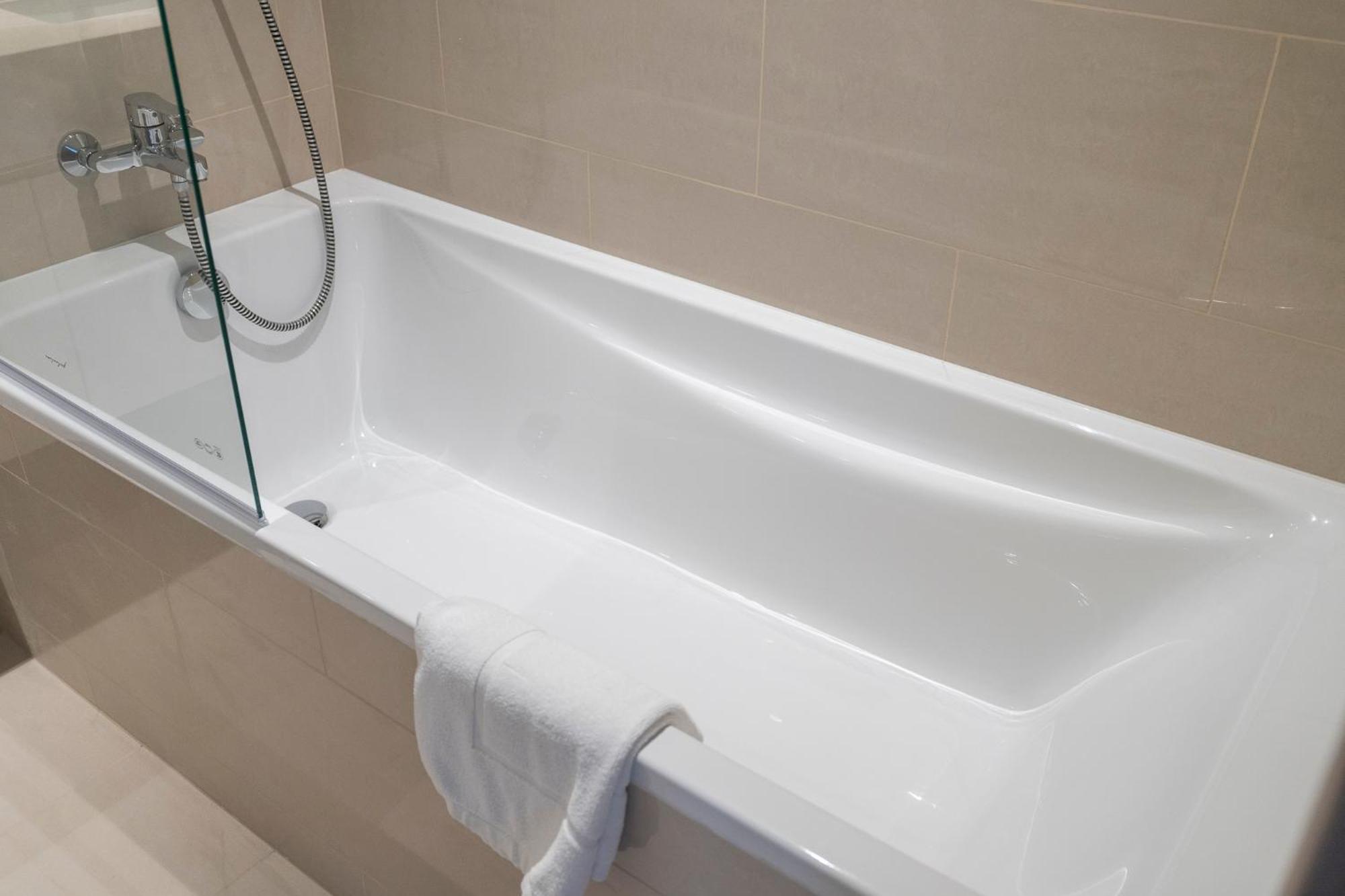 Chic Lux 2br I High Floor L By Burj Khalifa & Mall I Pool L Gym *