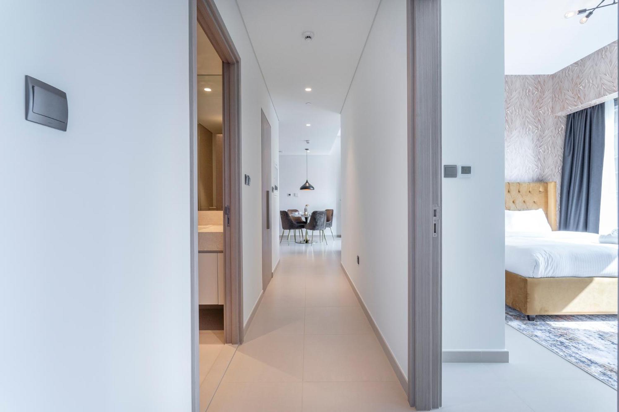 Chic Lux 2br I High Floor L By Burj Khalifa & Mall I Pool L Gym Dubai