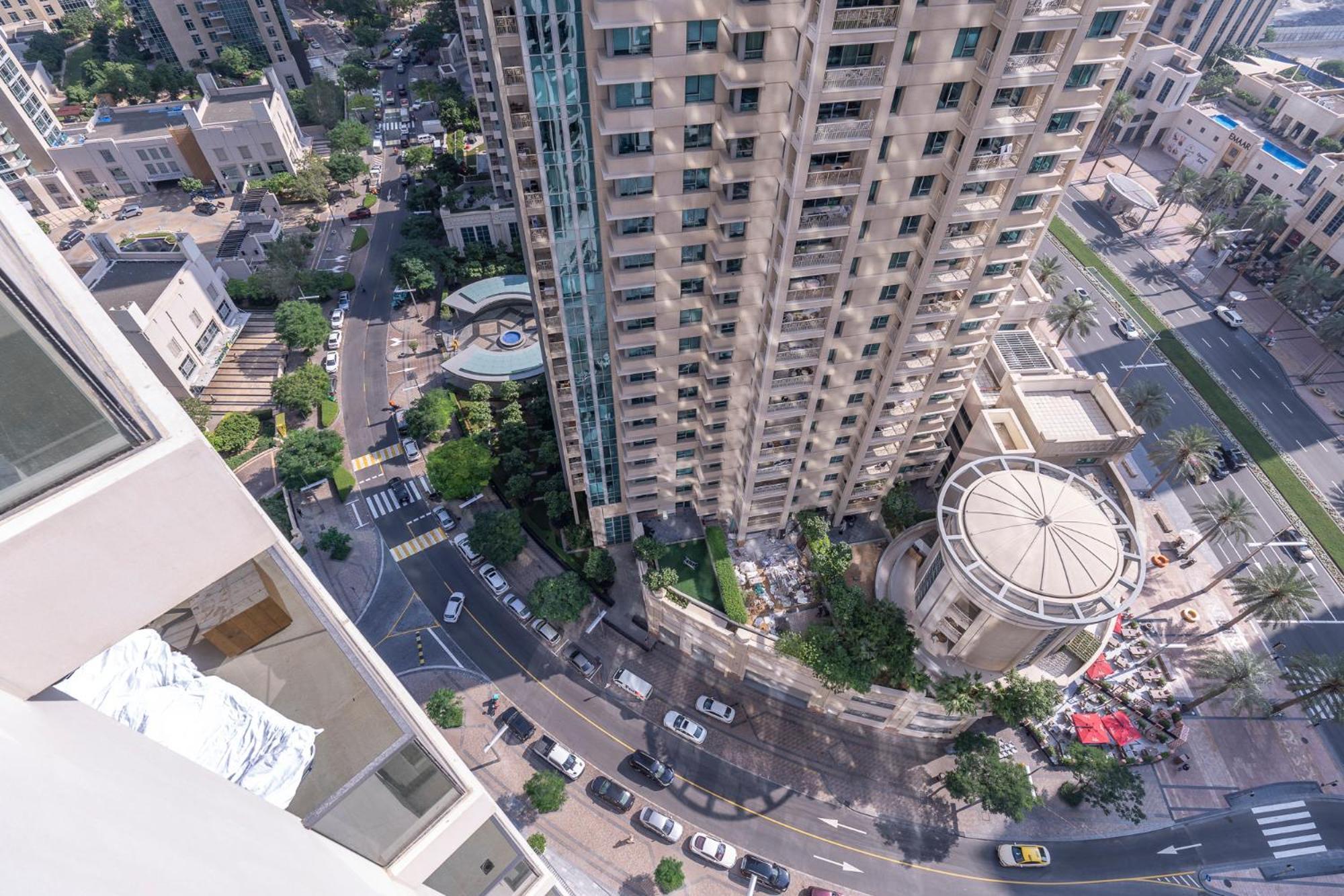 Chic Lux 2br I High Floor L By Burj Khalifa & Mall I Pool L Gym *