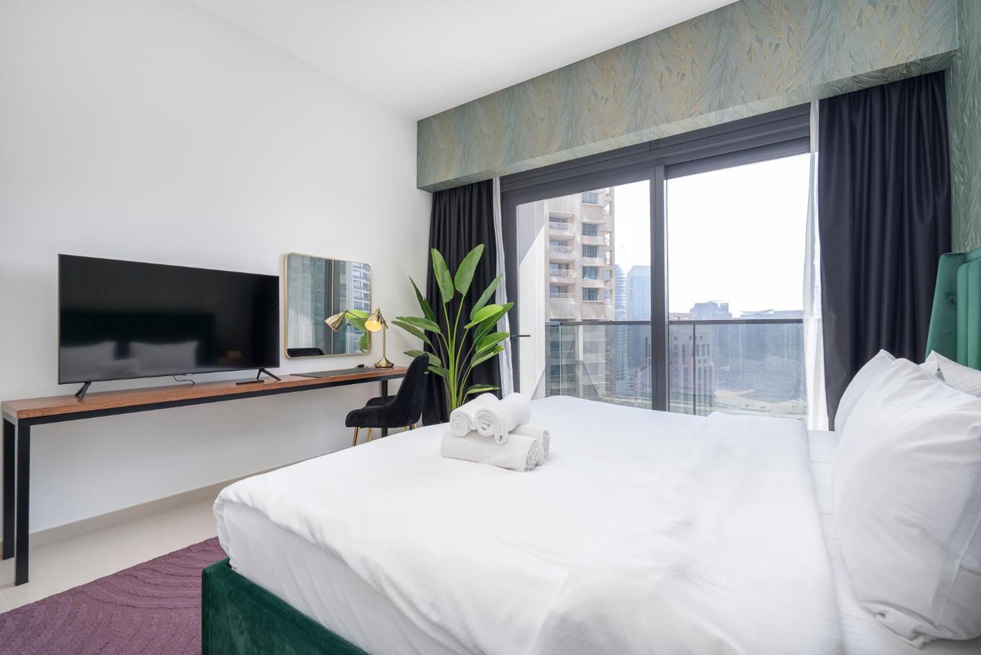 Apartment Chic Lux 2br I High Floor L By Burj Khalifa & Mall I Pool L Gym