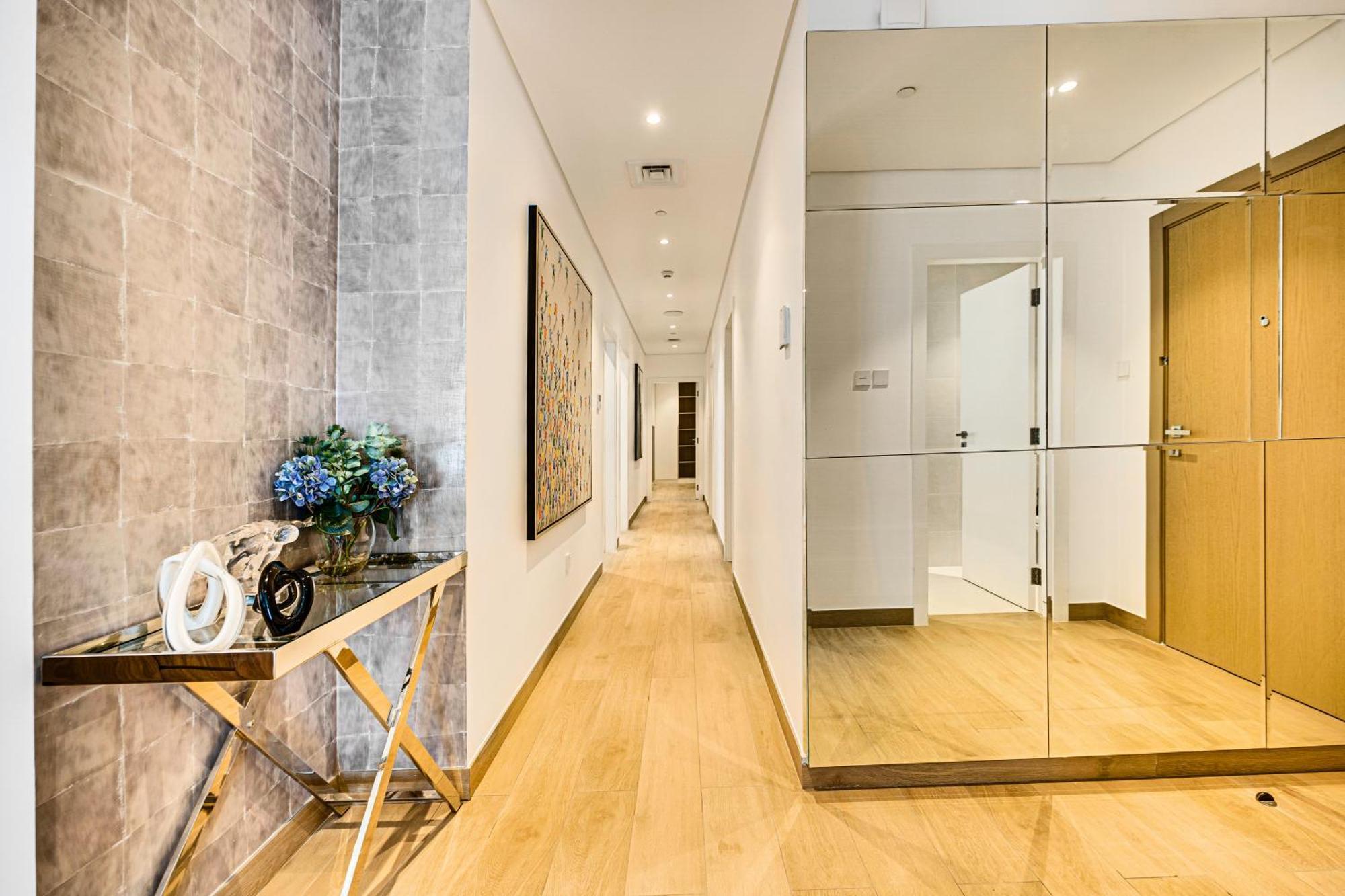Sea View 3 Bd In La Near The Dubai