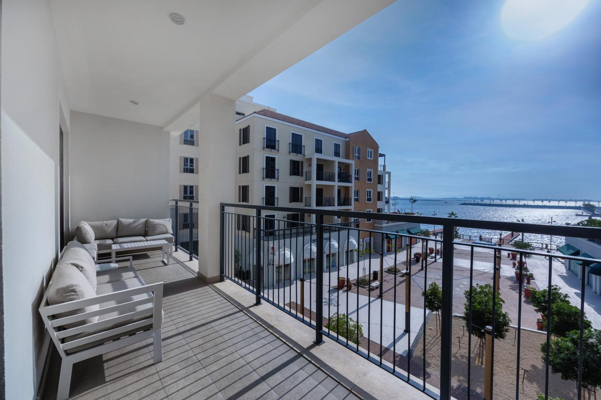 Apartment Sea View 3 Bd In La Near The Dubai