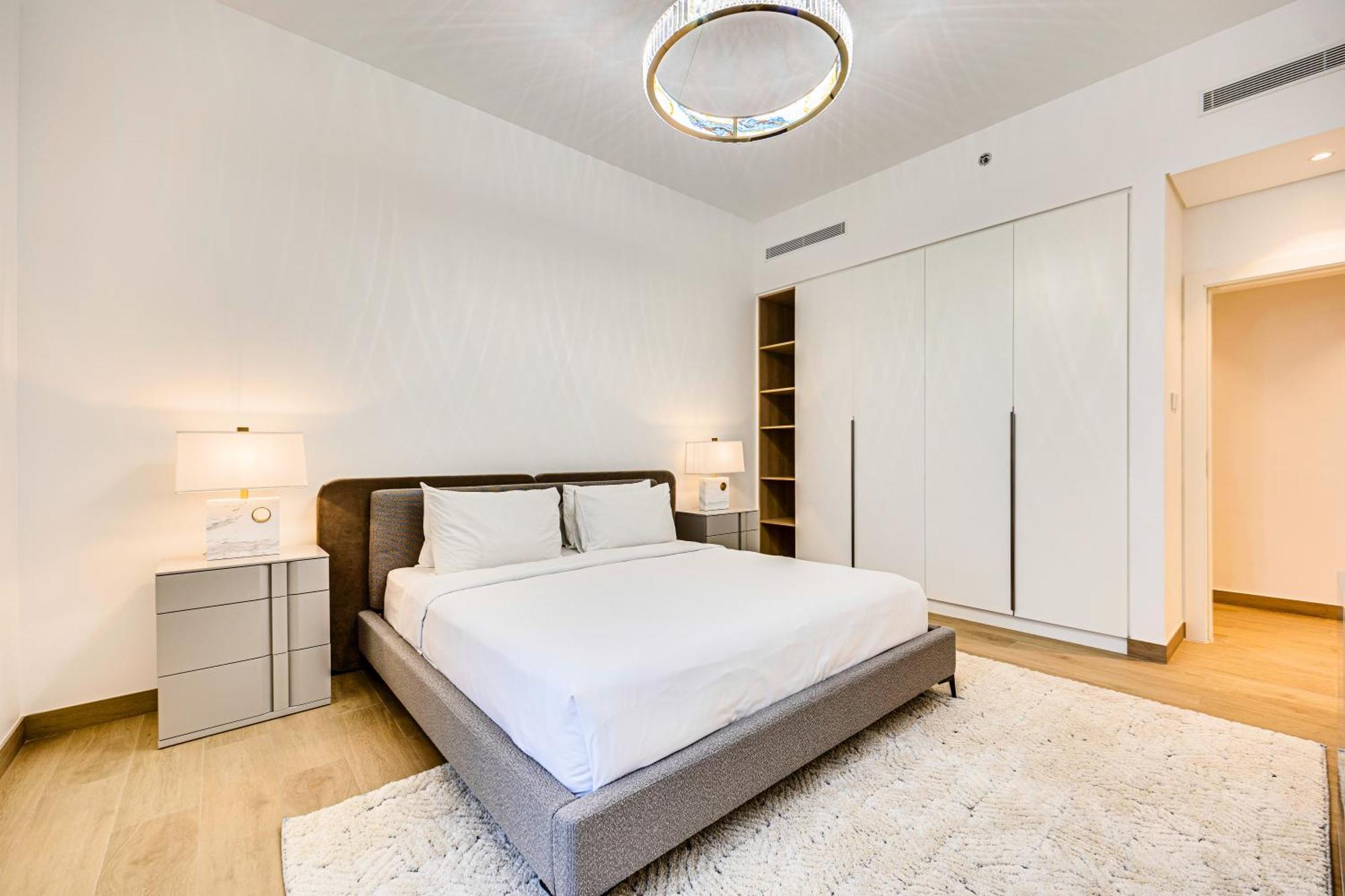 Sea View 3 Bd In La Near The Dubai