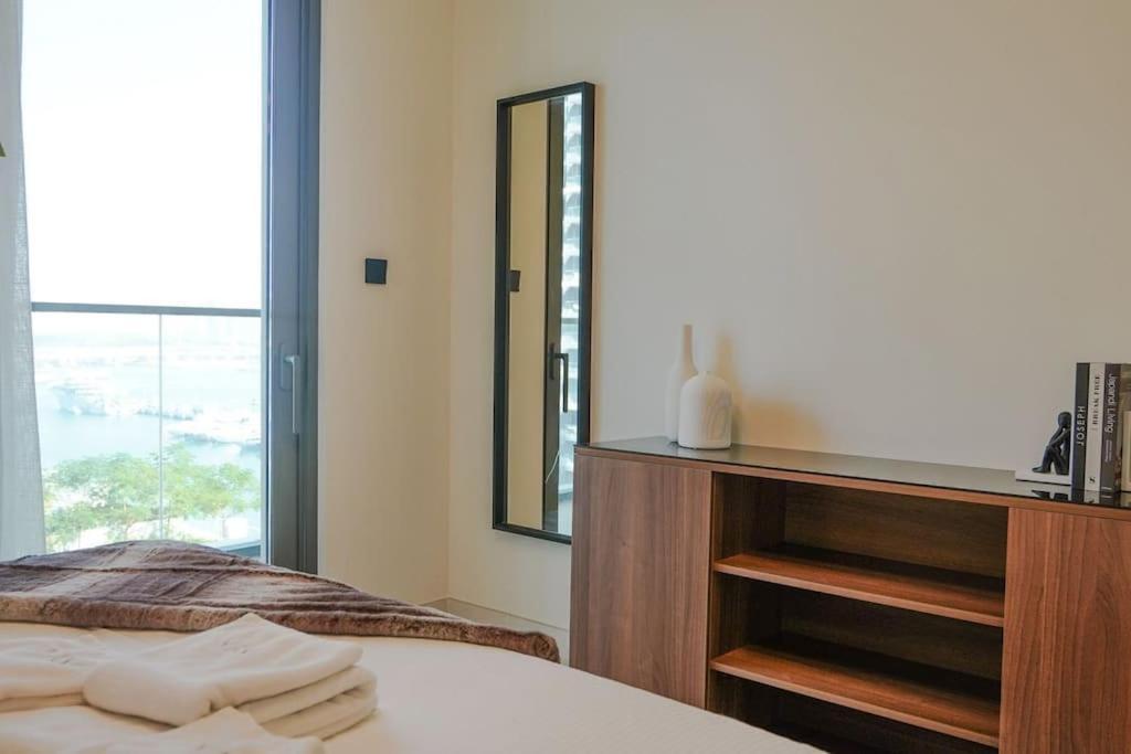 Apartment Beachfront Bliss - With Pool And Premium Amenities By Aya Boutique Dubai