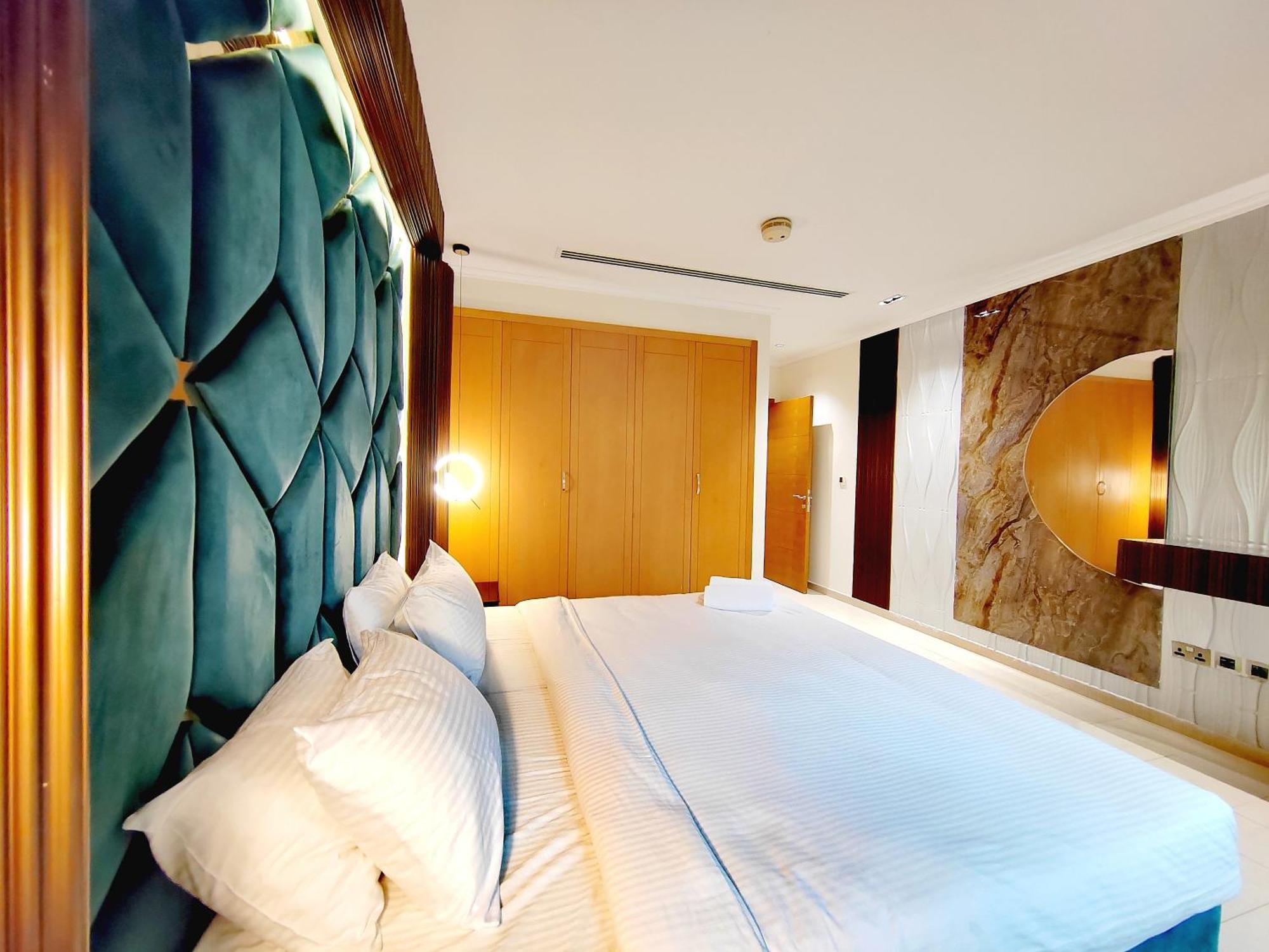 Villa Royal Private Pool, Lux 7-bedroom On Marina *