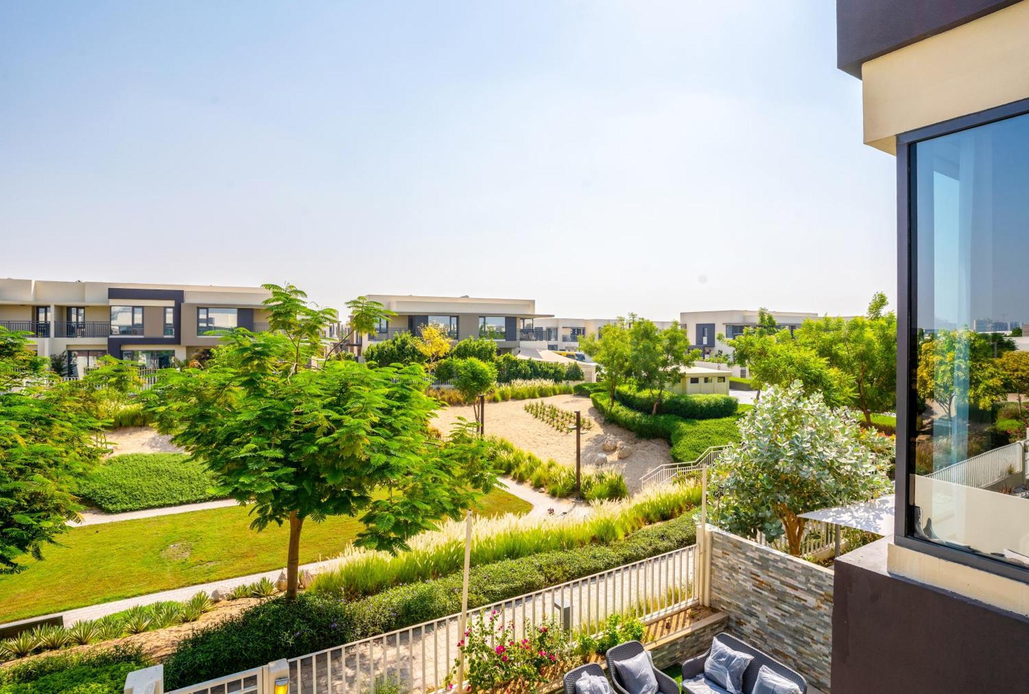 New Arabian Maple 2 Hills 4 Bedroom & Maid *
