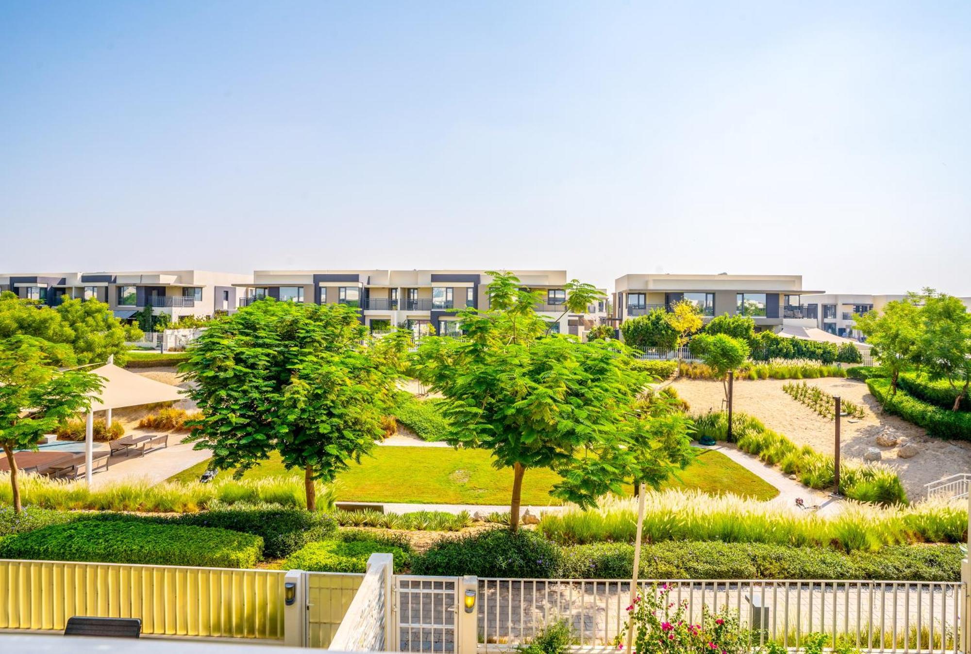 New Arabian Maple 2 Hills 4 Bedroom & Maid *