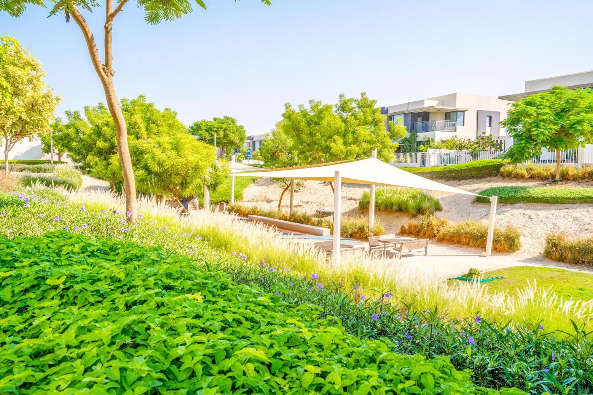 New Arabian Maple 2 Hills 4 Bedroom & Maid * Dubai