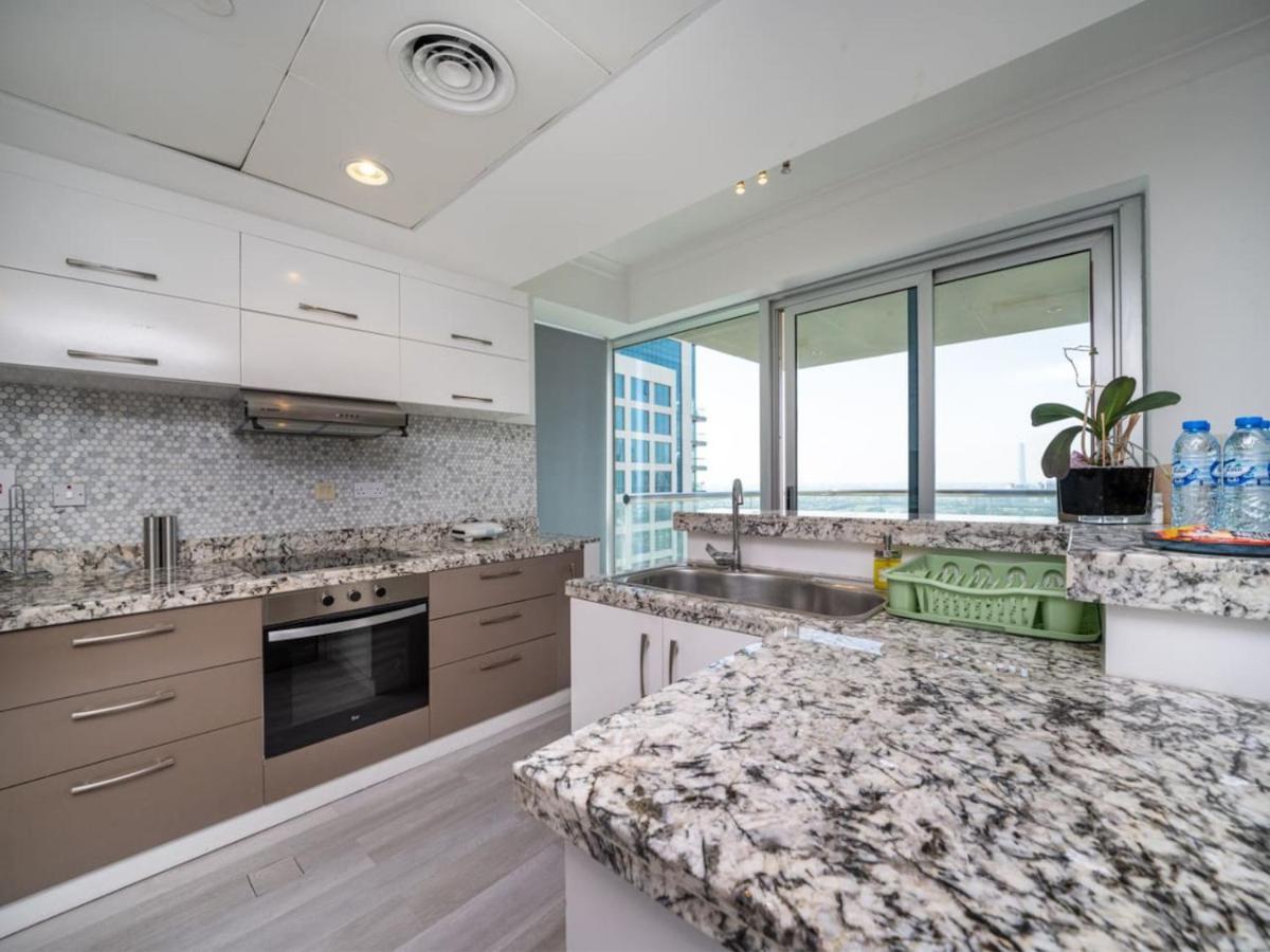 2 Bedroom Delight In The Greens Apartment *