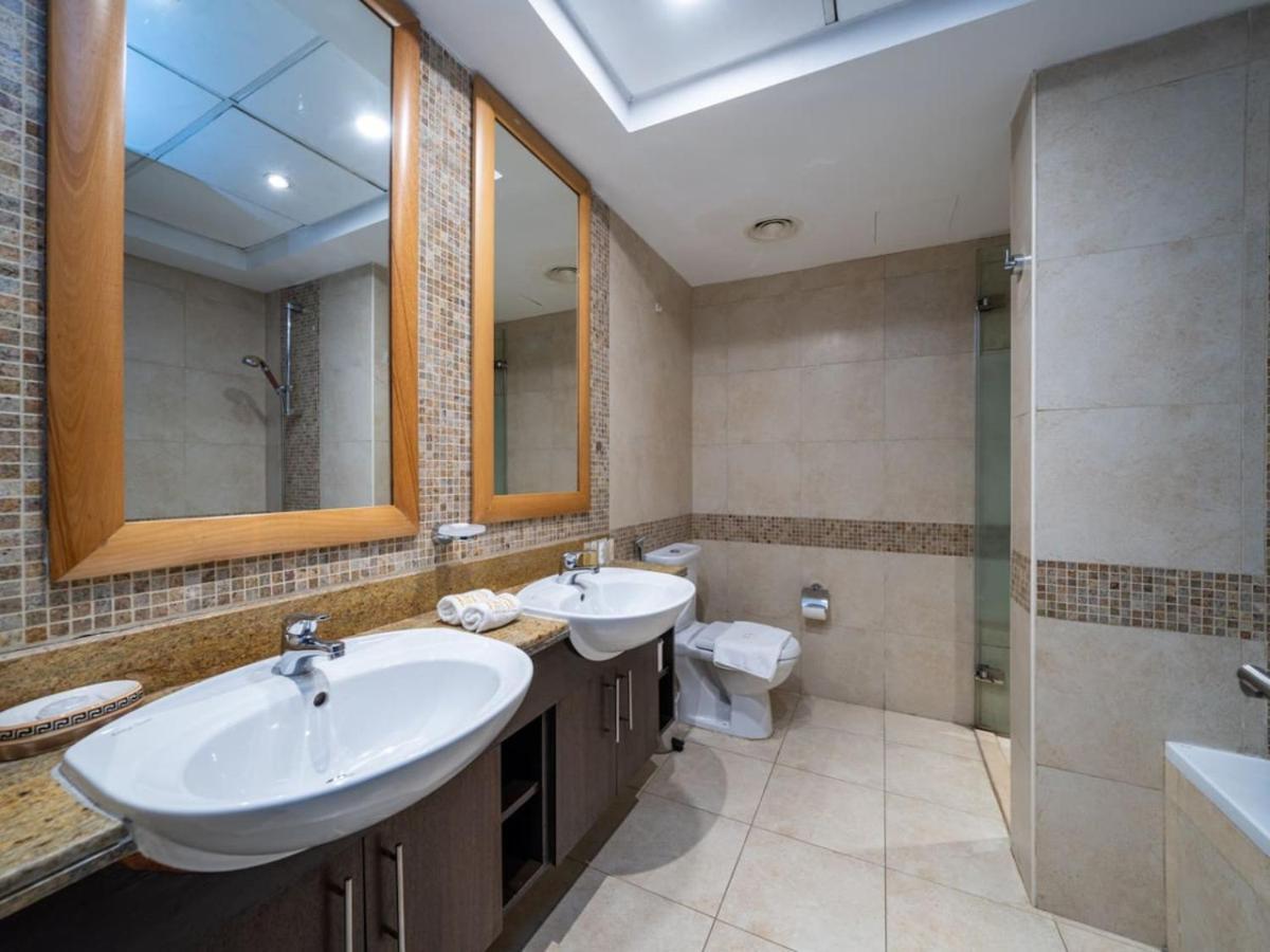 2 Bedroom Delight In The Greens *