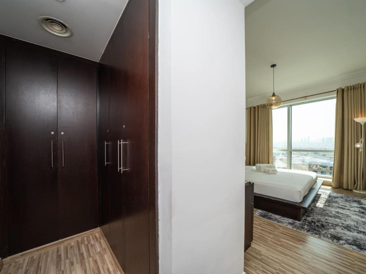 2 Bedroom Delight In The Greens Apartment *