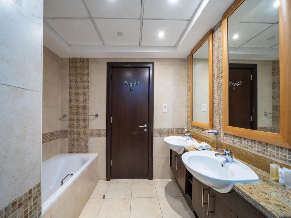 2 Bedroom Delight In The Greens * Dubai