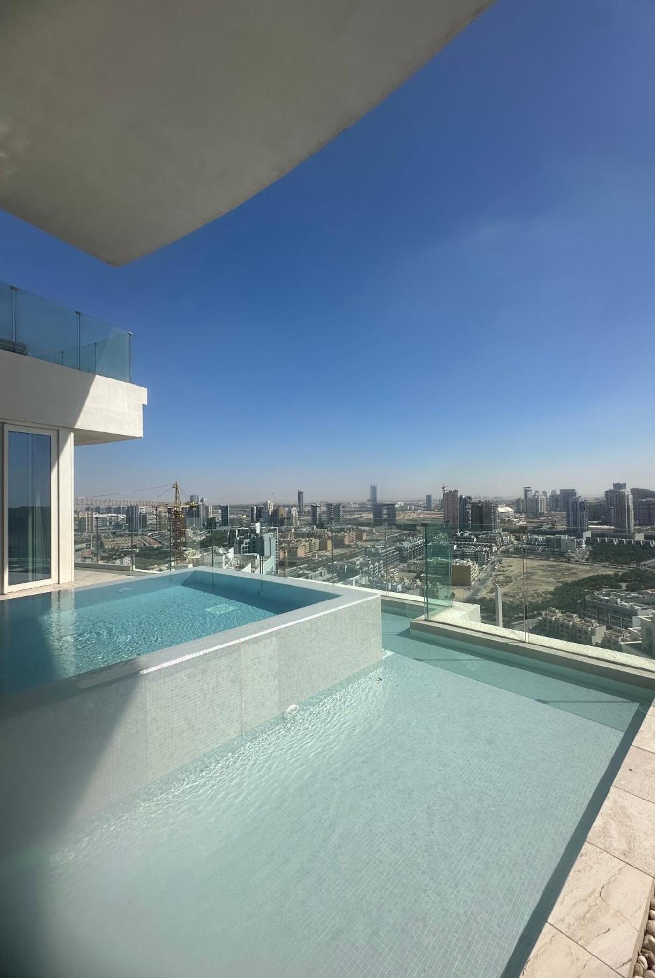 Penthouse With Private Pool Apartment