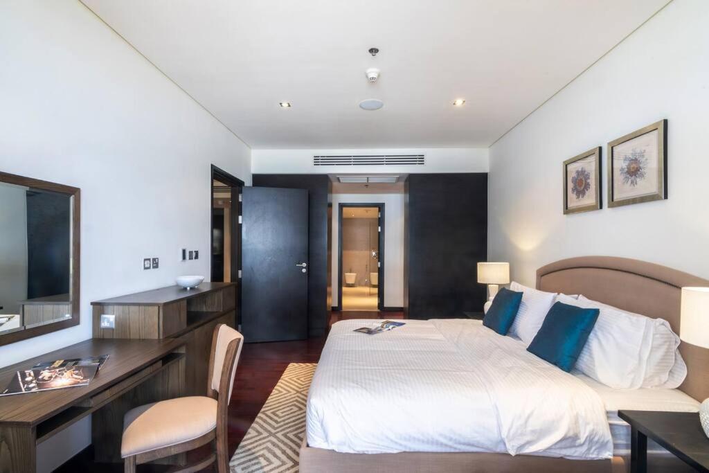 First Class 1br In Royale On The Palm Dubai
