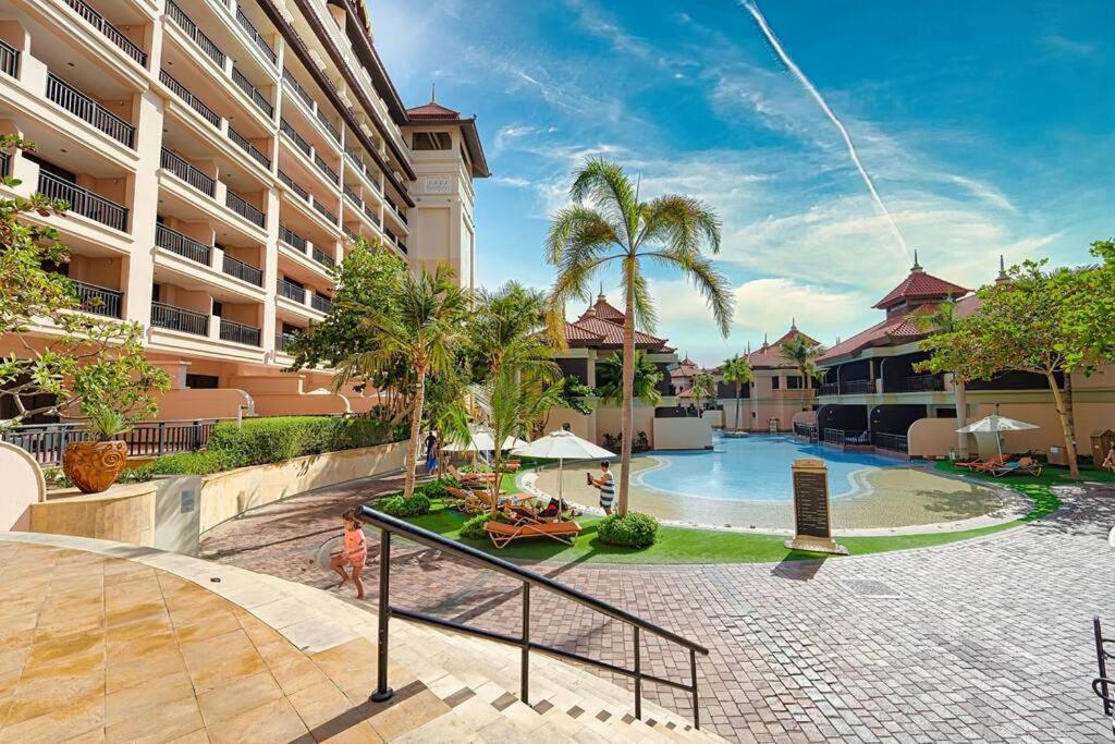 Apartment First Class 1br In Royale On The Palm Dubai