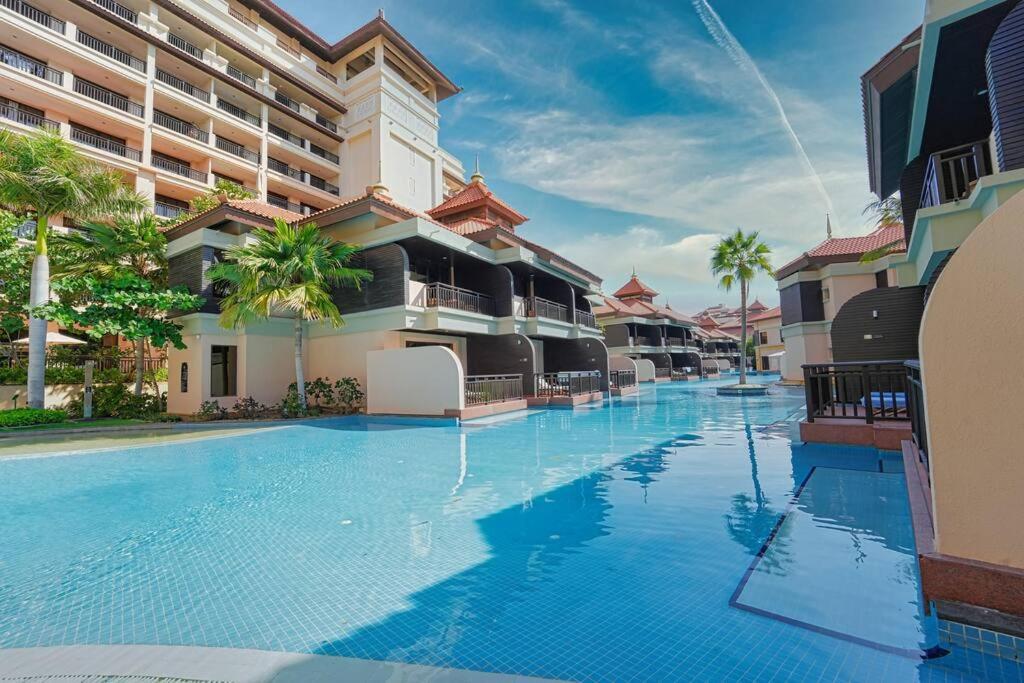 Apartment First Class 1br In Royale On The Palm Dubai