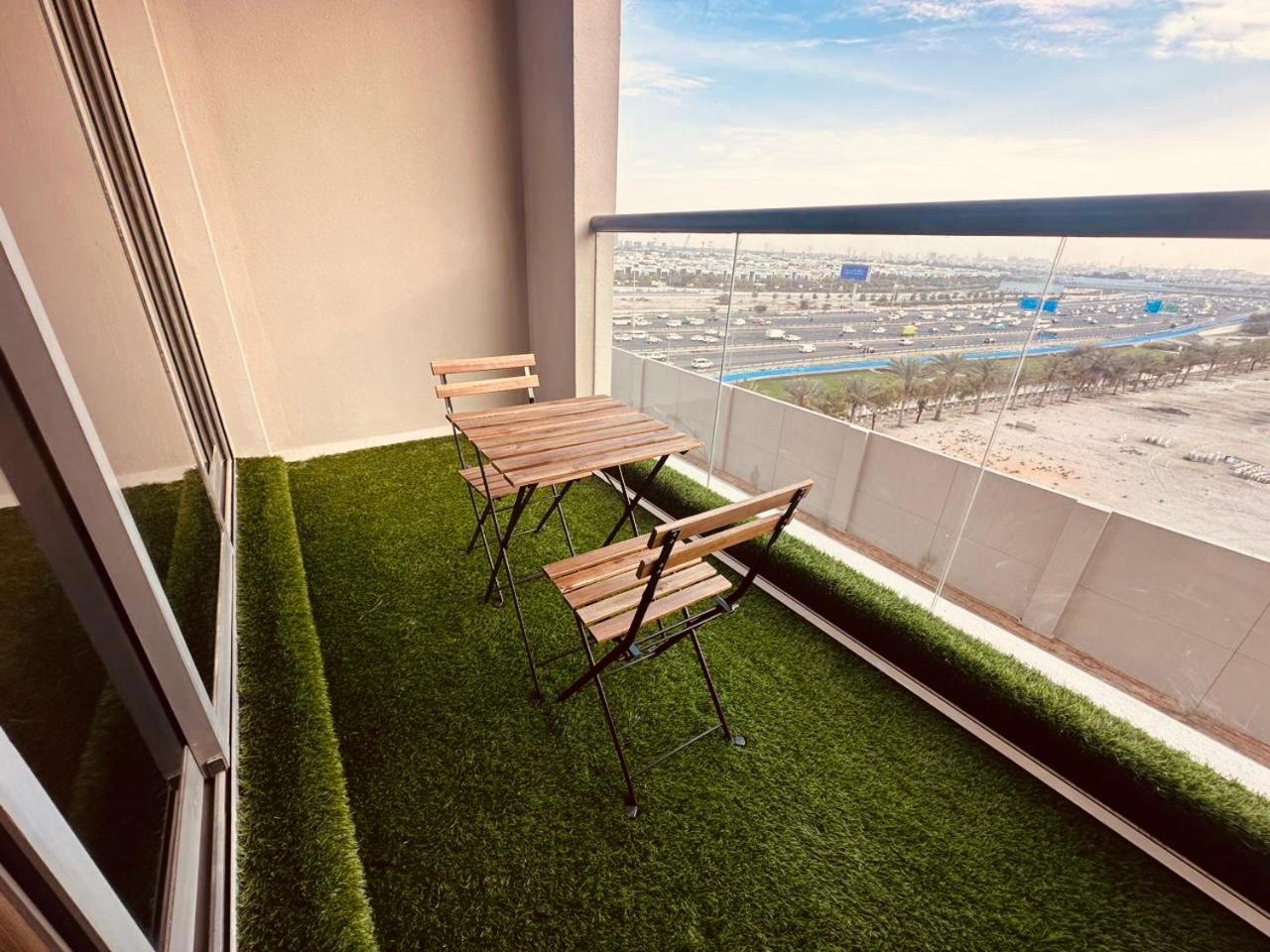 Apartment Retreat At Business Bay! 5 Mins From Downtown