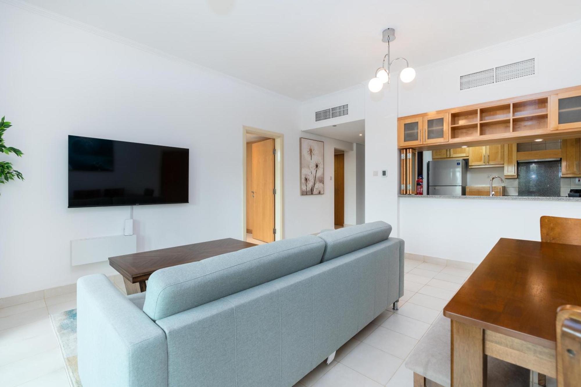 Lux I Turia Tower I & Garden View Dubai