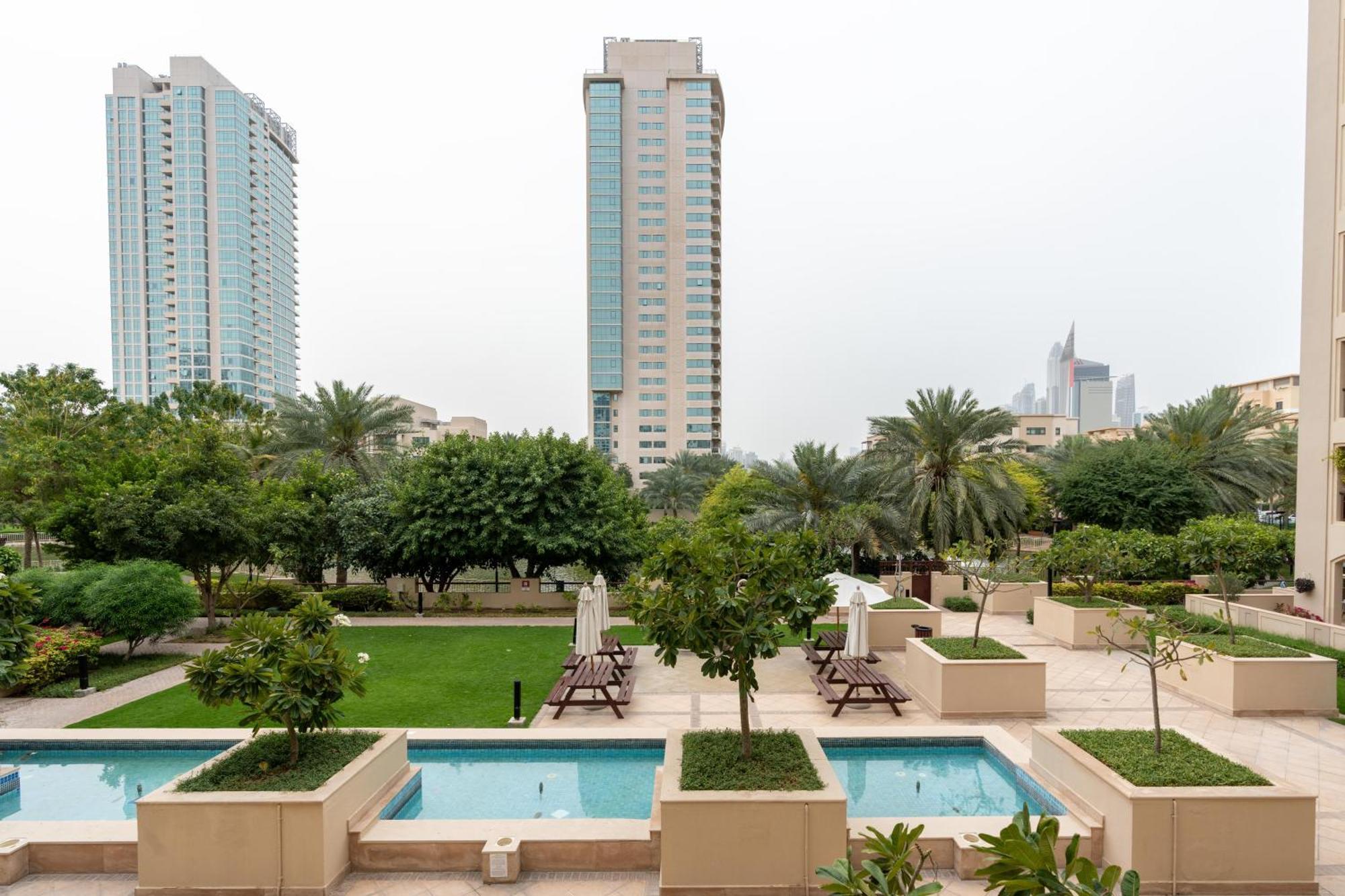 Lux I Turia Tower I & Garden View Apartment Dubai
