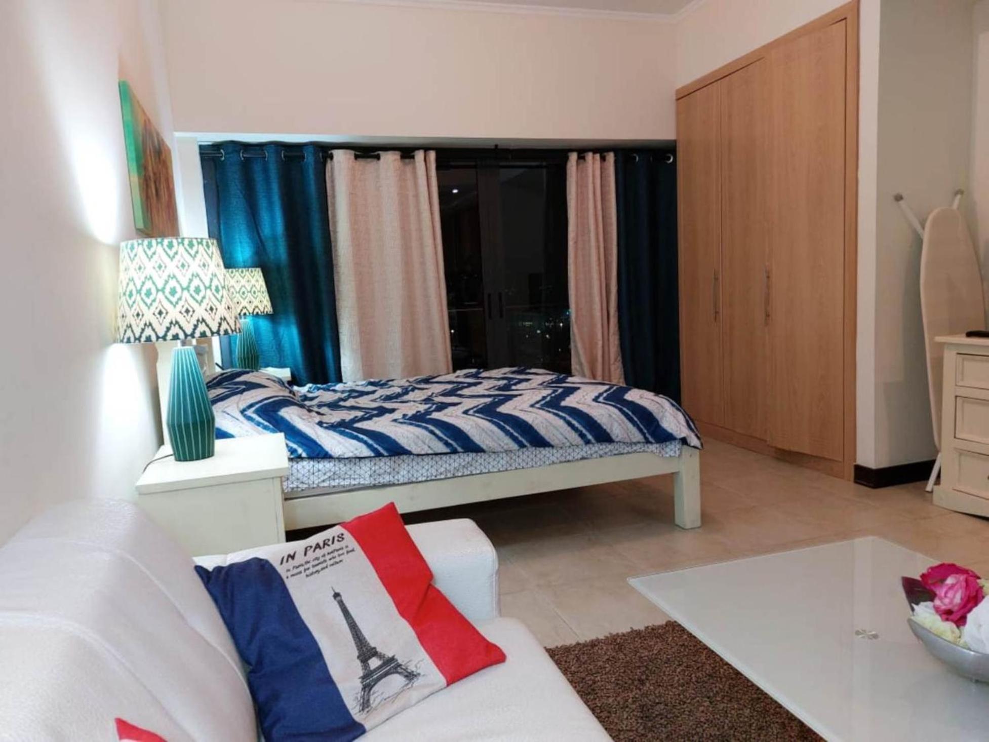 Click - Jlt - & Balcony Lakes View Entire -jn *