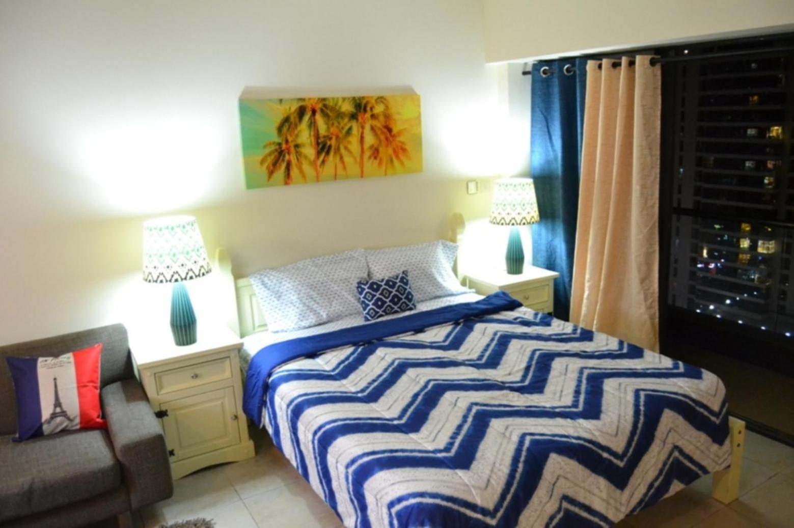 Click - Jlt - & Balcony Lakes View Entire -jn Dubai